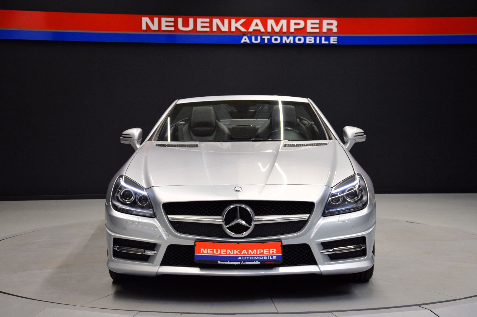 Fahrzeugabbildung Mercedes-Benz SLK 200 AMG Autom Xenon Pano Navi Leder Ambi PDC