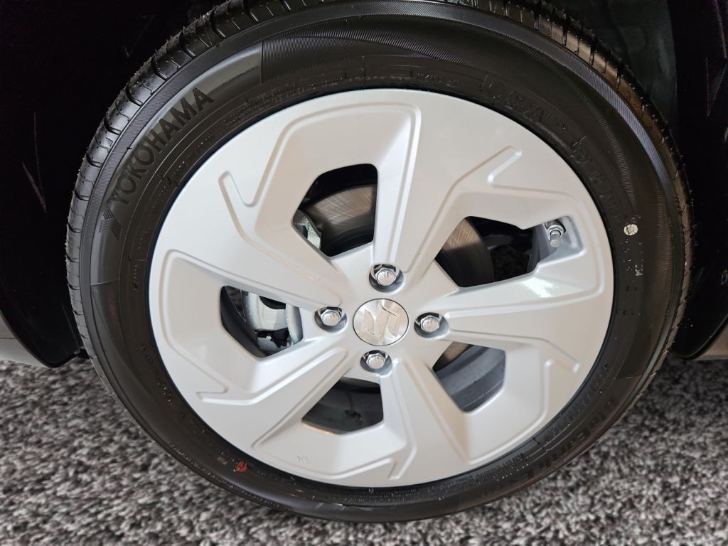 Fahrzeugabbildung Suzuki Swift 1.2 Dualjet Hybrid Allrad Navi PDC Comfort