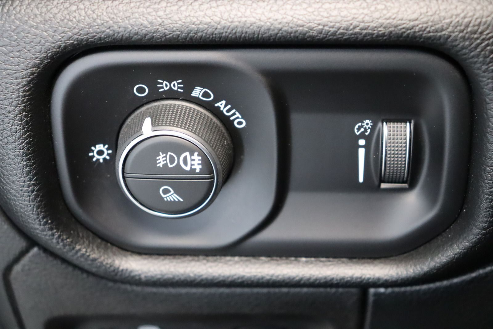 Fahrzeugabbildung Dodge Ram 1500 5.7 V8 Crew Cab Big Horn * Built to Ser