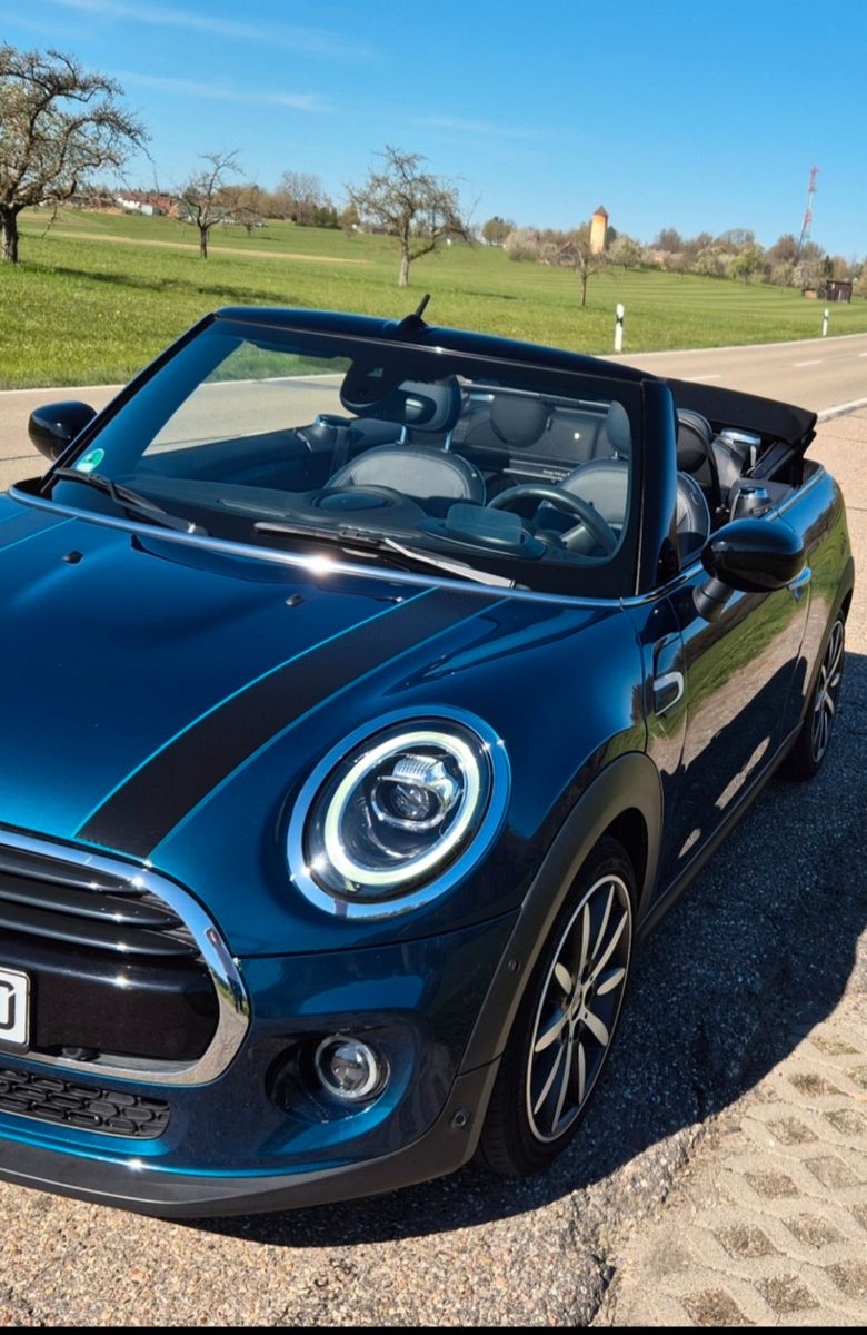 MINI Cooper Cabrio Sidewalk 