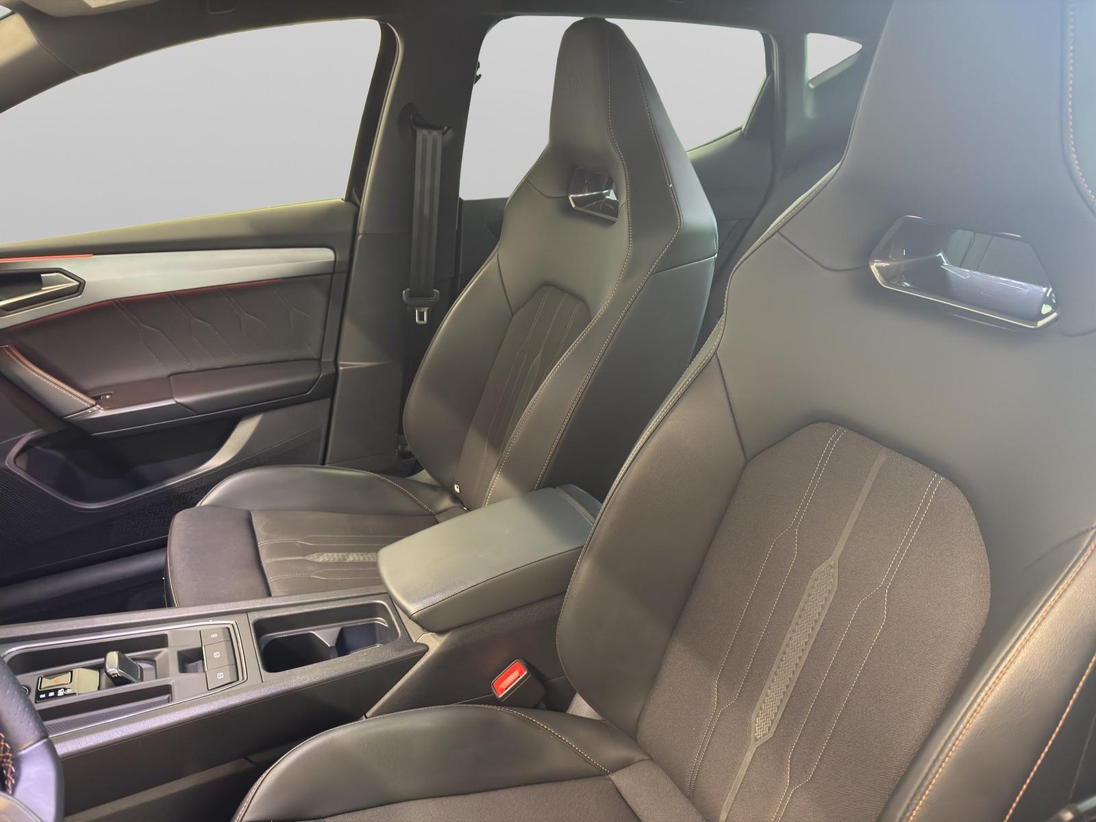 Cupra Leon 1.4 e-Hybrid DSG VZ LED NAVI 19-ALU KEYLESS