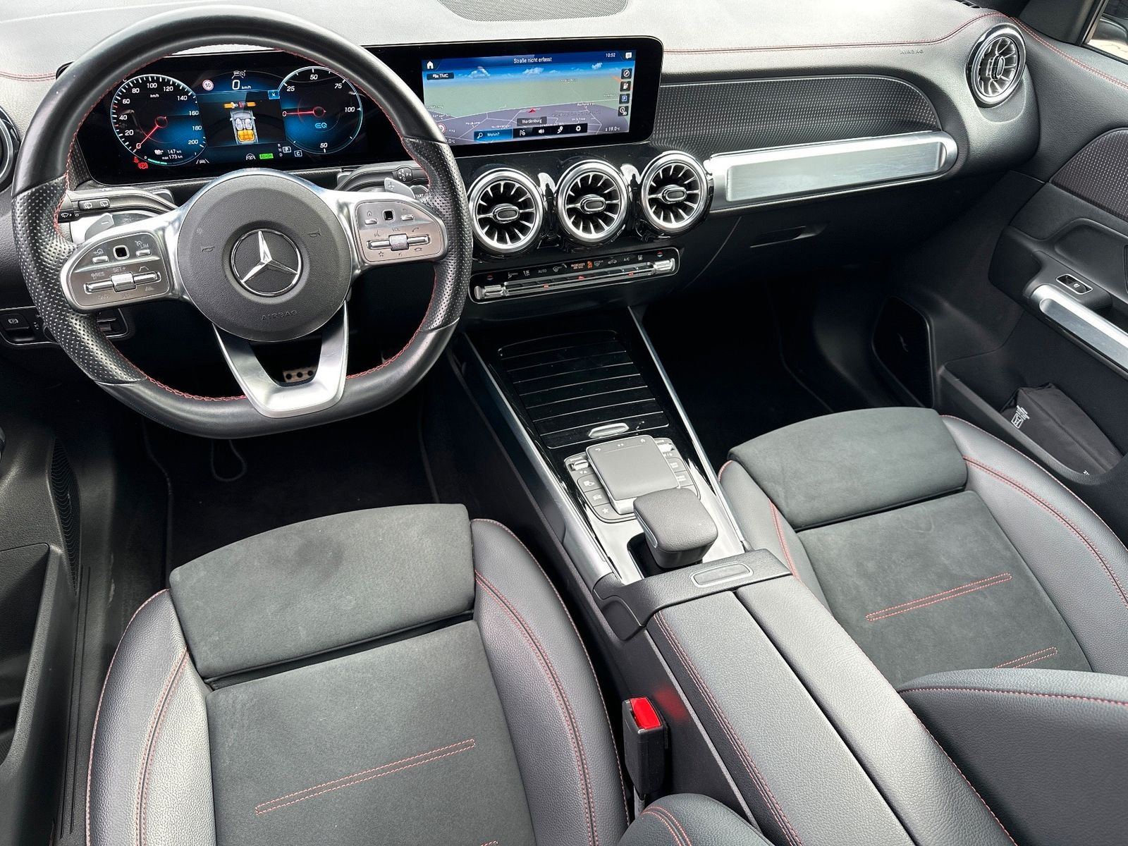 Fahrzeugabbildung Mercedes-Benz EQB 250+ AMG Line NAV+LED+PANORAMA+ACC+360GRAD