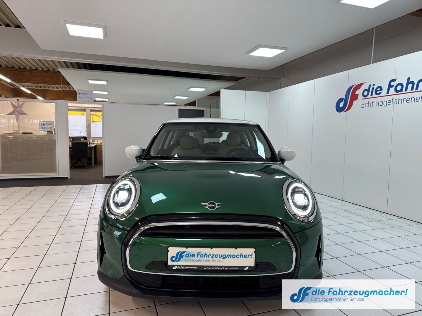 Fahrzeugabbildung MINI Cooper Classic Trim HUD Digitales Cockpit LED Ku