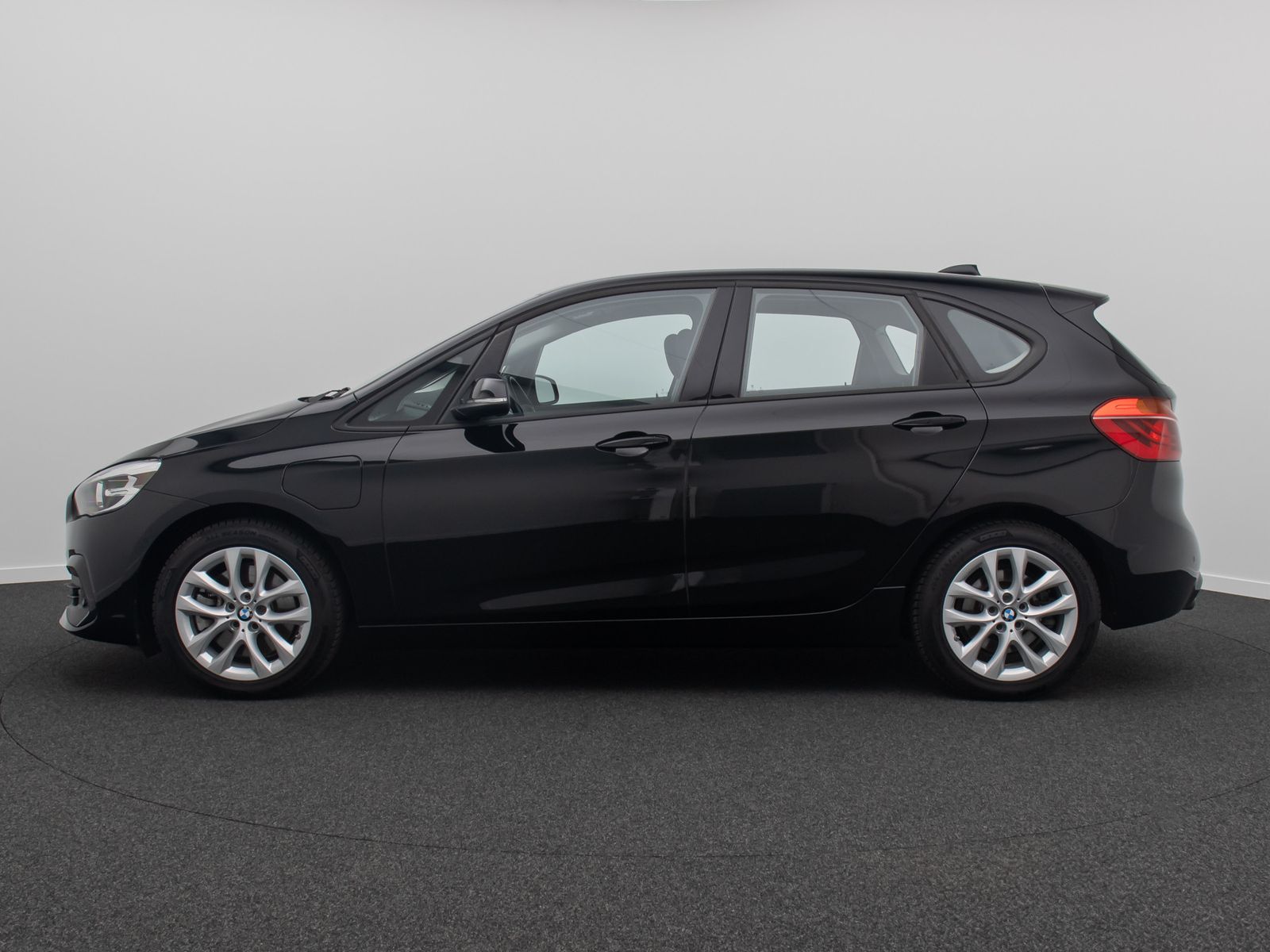 Fahrzeugabbildung BMW 225xe iPerf  Active Tourer ParkAss Navi WLAN PDC