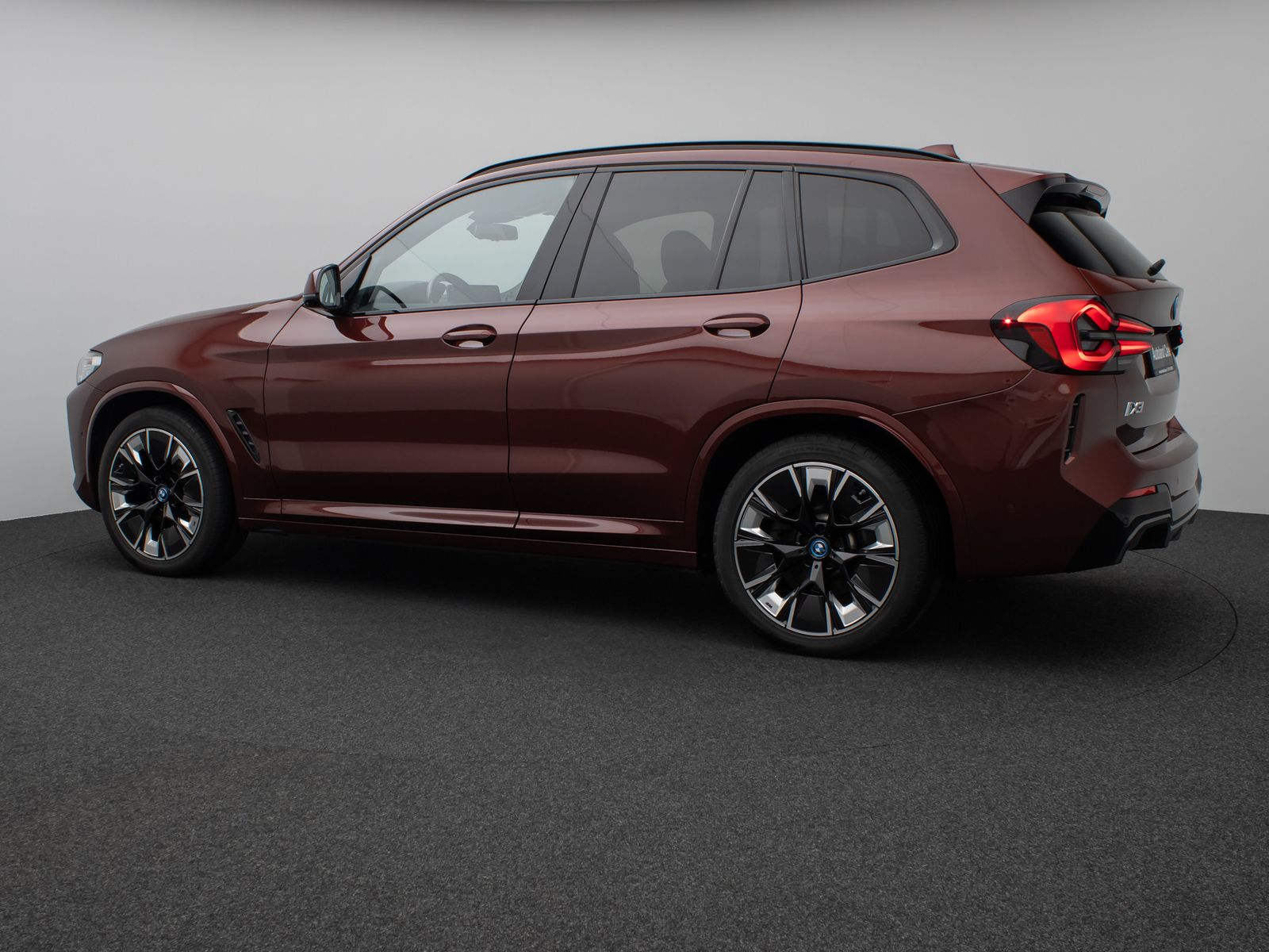 Fahrzeugabbildung BMW iX3 Impressive M Sport Panorama Kamera HUD H/K