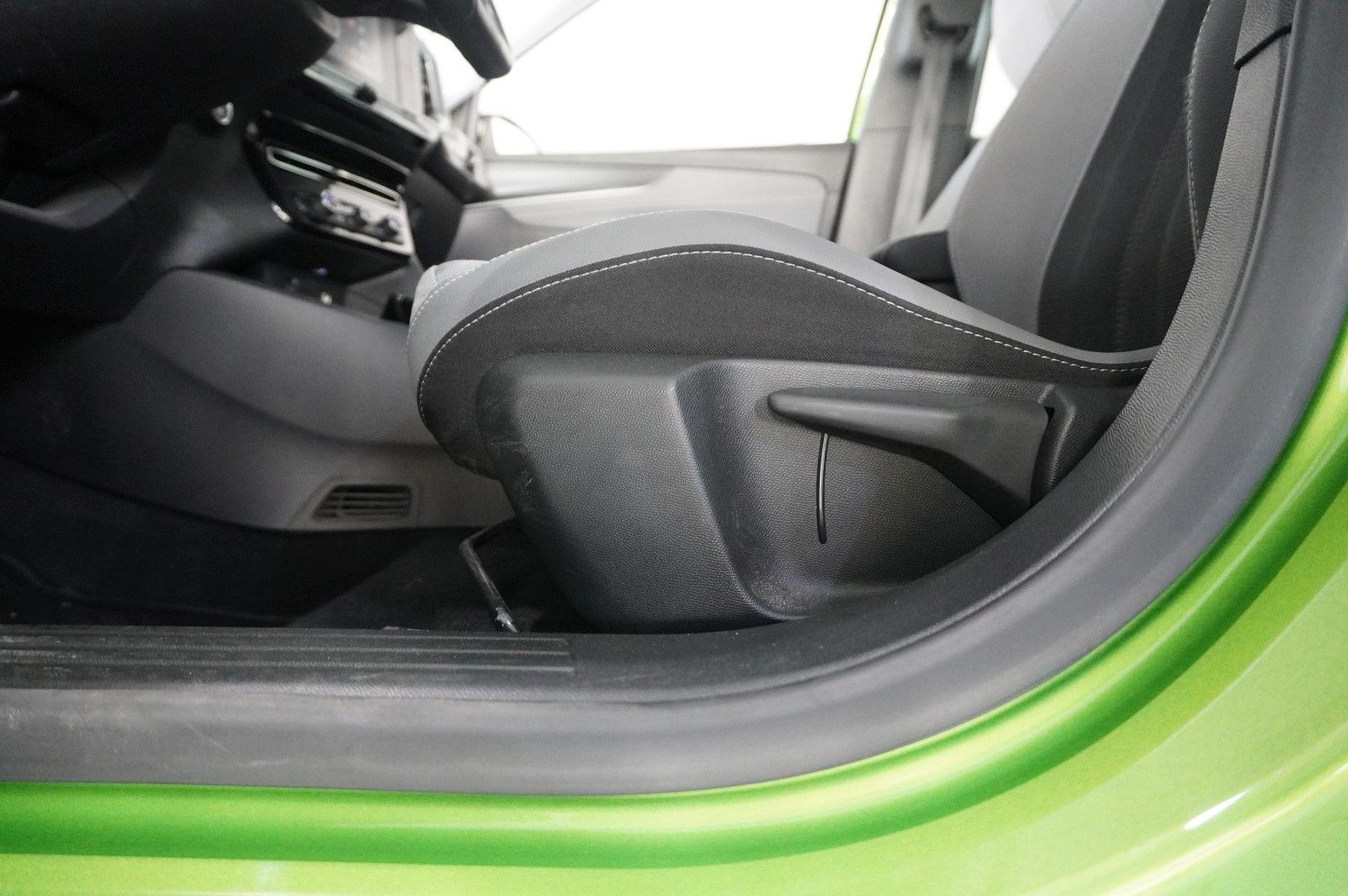 Fahrzeugabbildung Opel Mokka-e ELEGANCE 3-PHASIG NAVI/LED/KAMERA/DAB+