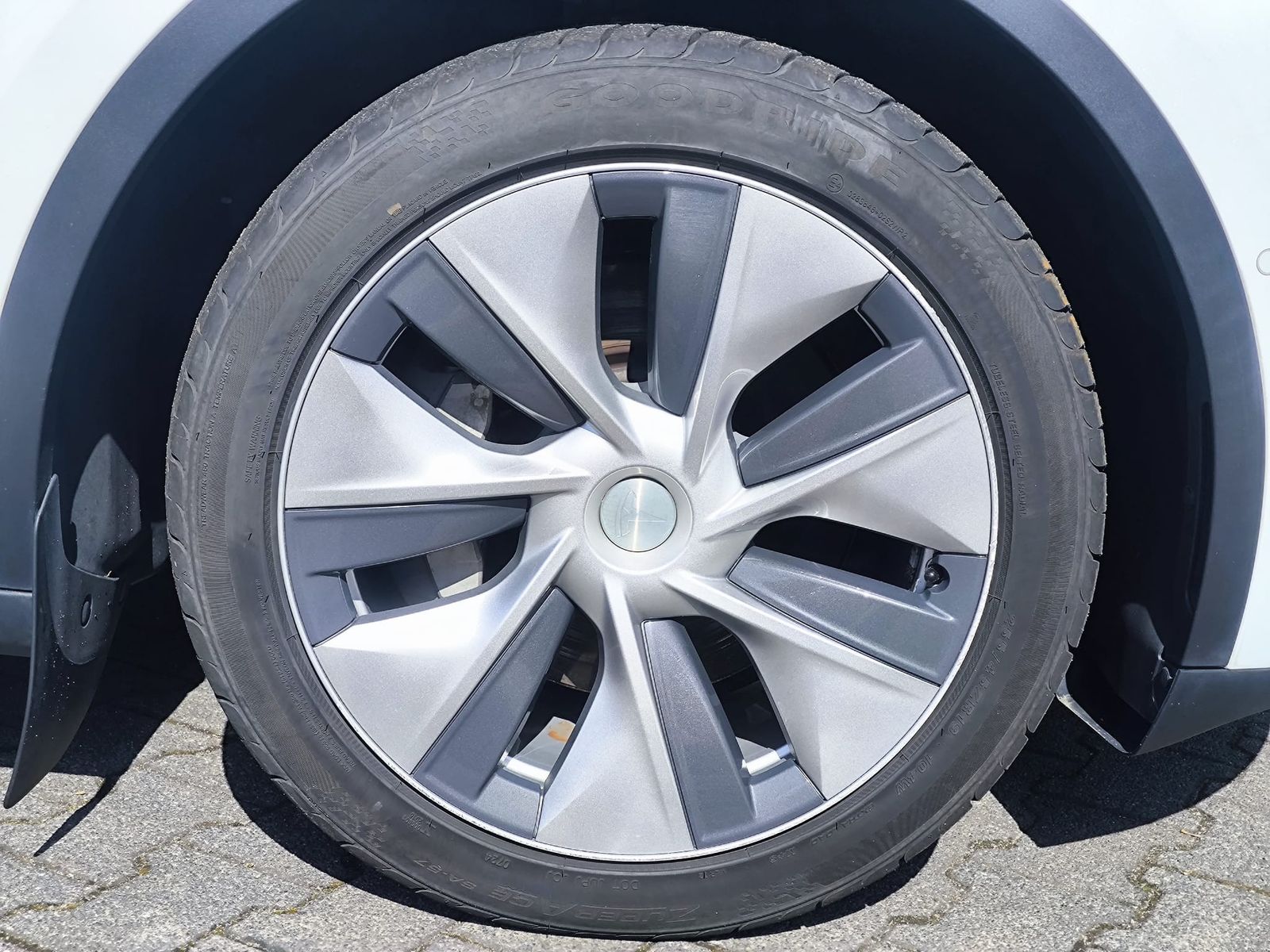 Fahrzeugabbildung Tesla Model Y LR Dual AWD PANO+STDHZ+NAVI+LED+ACC+19"+