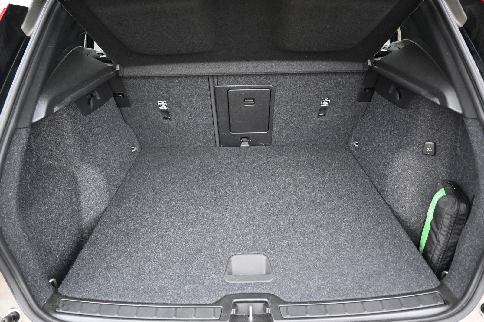 Fahrzeugabbildung Volvo XC40 T4 RC Inscription Expression*RFK*FSHZG*ACC