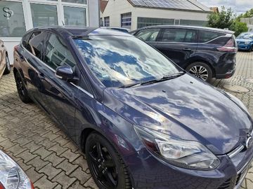 Fotografie Ford Focus 1,0 Titanum EcoBoost Start/Stop, Allwetter