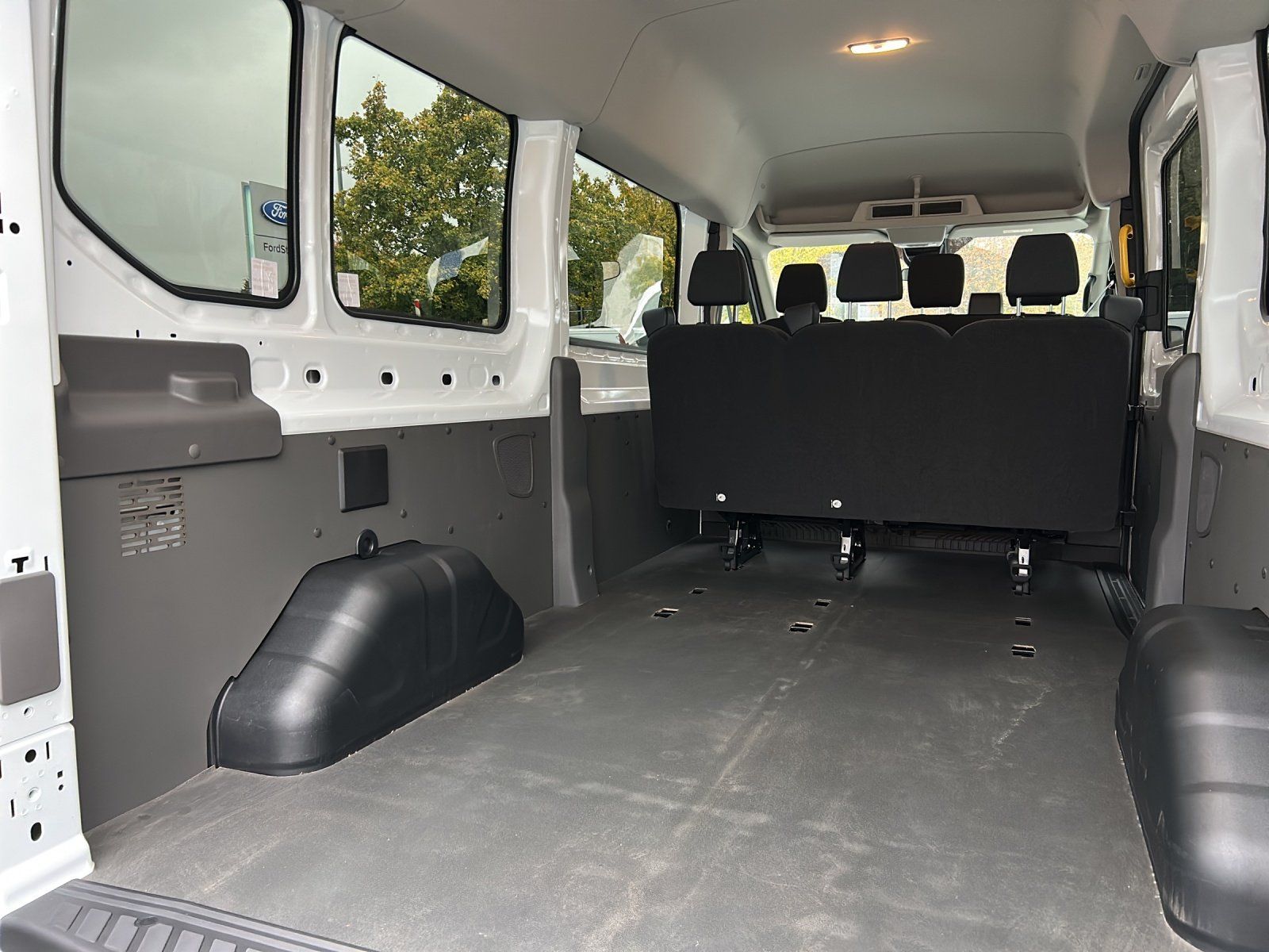 Fahrzeugabbildung Ford Transit Kombi 350L3 Trend 6 Sitze GJR Techno Pak
