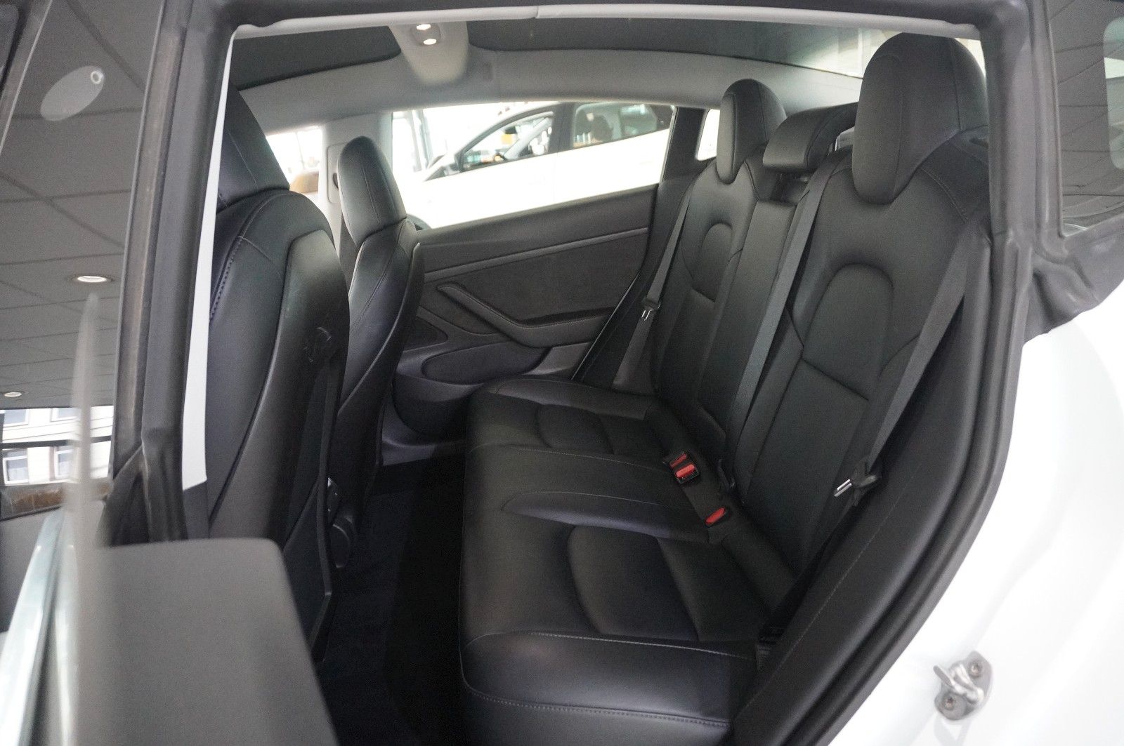 Fahrzeugabbildung Tesla Model 3 Standard Range Plus NAVI/KAMERA/SH/PANO