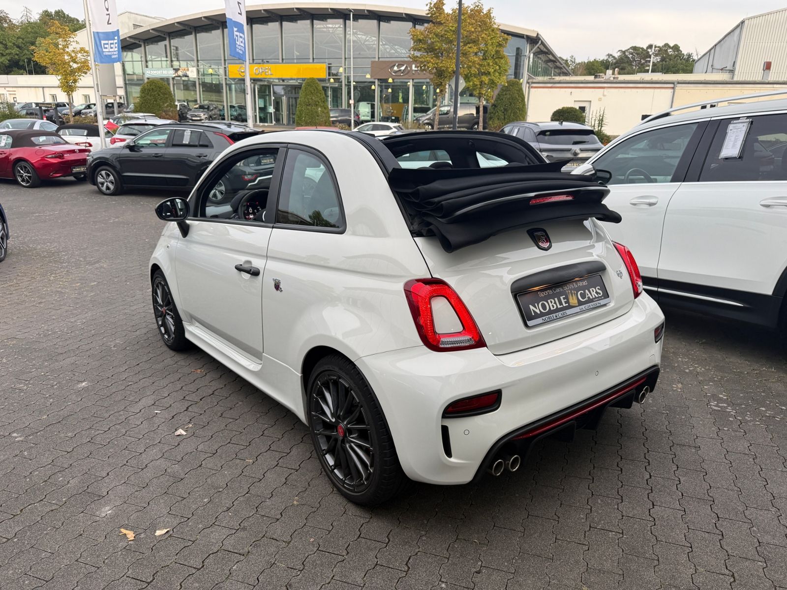 Fahrzeugabbildung Abarth 695C SABELT BREMBO RED-Paket CarPlay