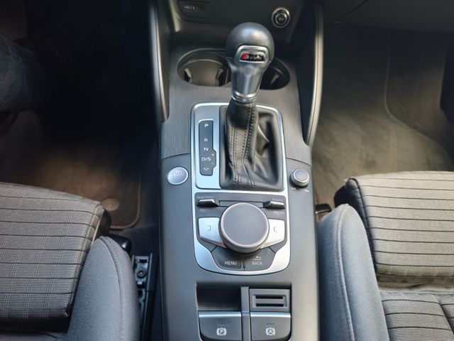 Audi A3 35 TFSI sport*Autom*LED*Navi*AHK*SHZ*PDC*