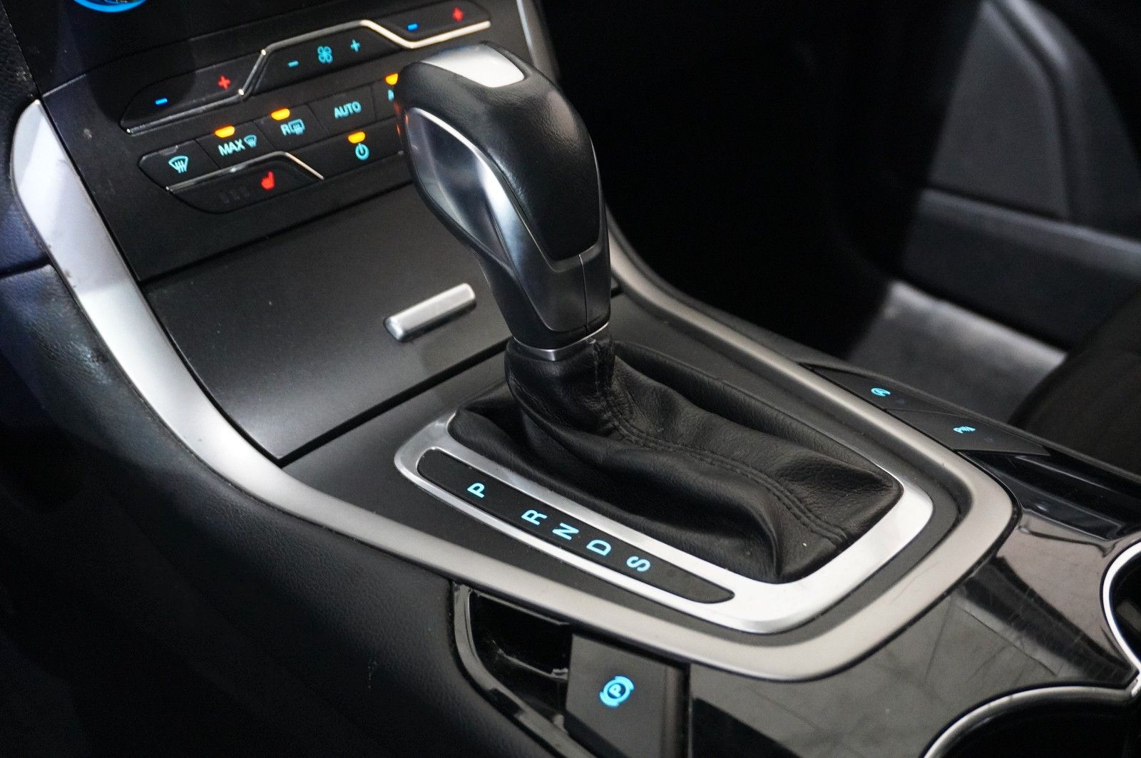 Fahrzeugabbildung Ford S-Max 2.0D BUSINESS 4X4 7-SITZE NAVI/SH/PDC/TEMP