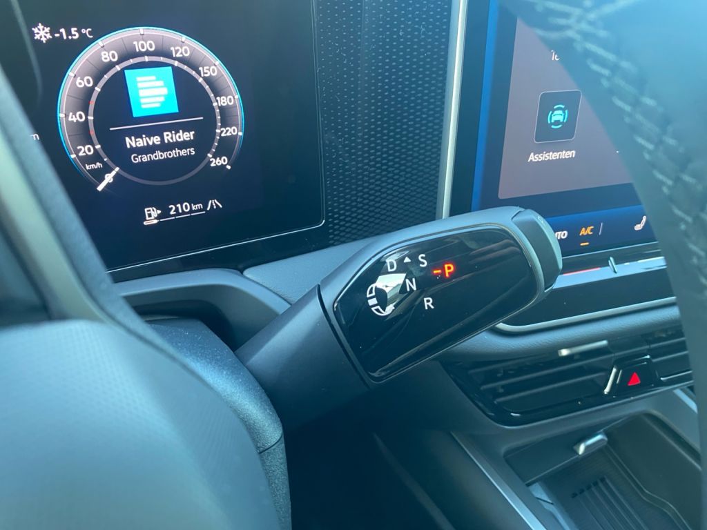 Fahrzeugabbildung Volkswagen Passat Variant 1.5 e-TSI DSG Business WR AHZV