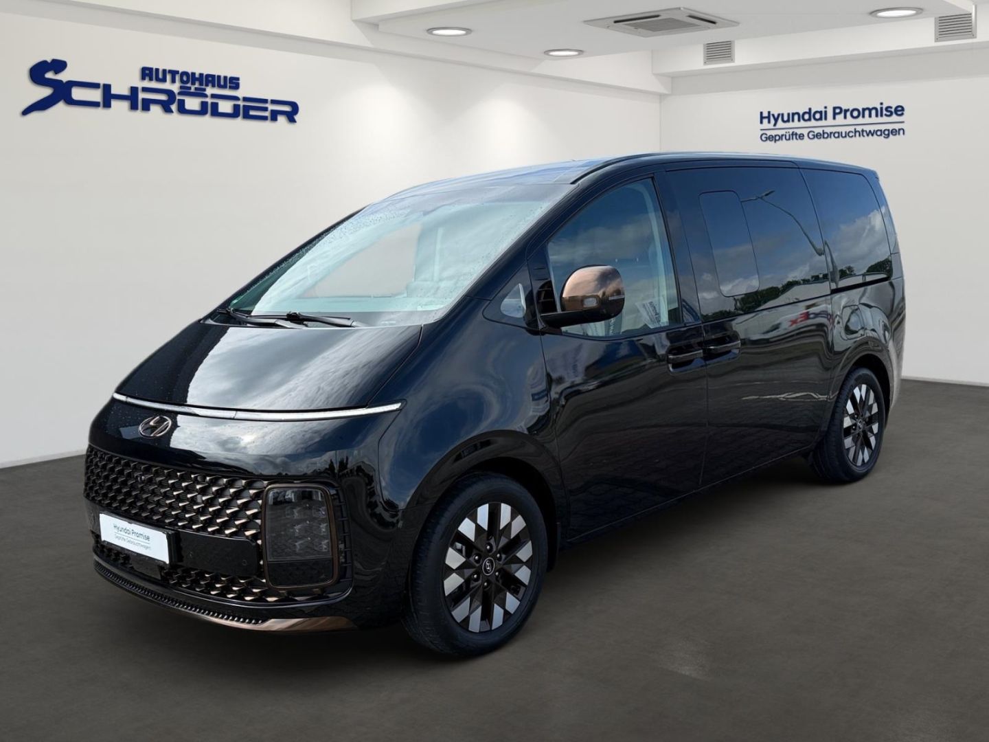 Fahrzeugabbildung Hyundai STARIA Signature 2.2 CRDi 7-Sitzer BOSE+AHK+360°