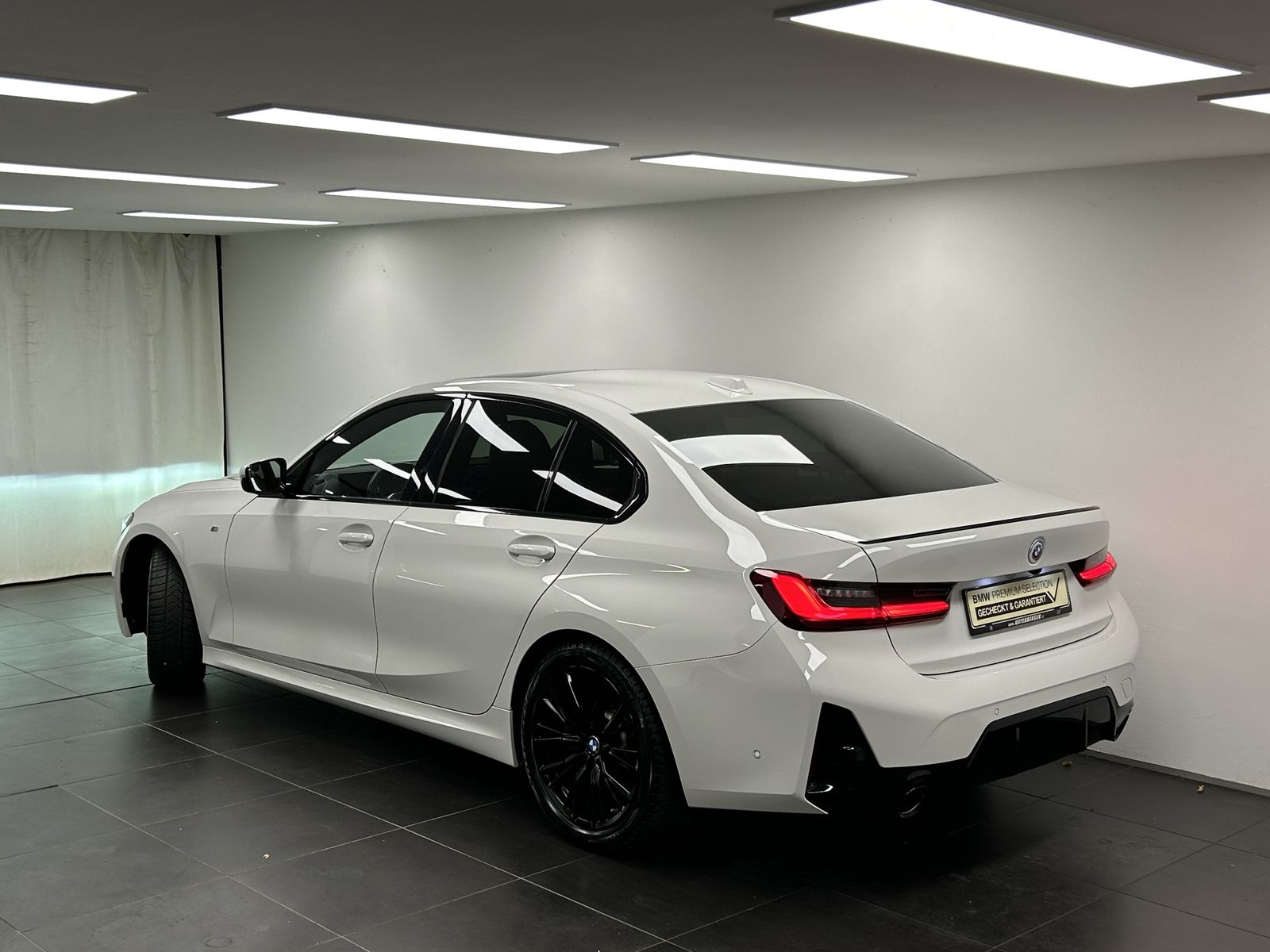 BMW 320i Limousine M Sportpaket Pro Harman Kardon Hi foto 3