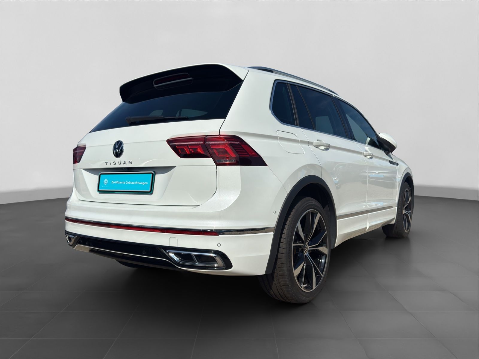 Volkswagen Tiguan 2.0 TDI DSG R-LINE PANO STANDH LM20 H K H foto 3