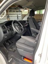 Volkswagen T6 Multivan mit Camping-Zubehör  - Volkswagen: Multivan Camping
