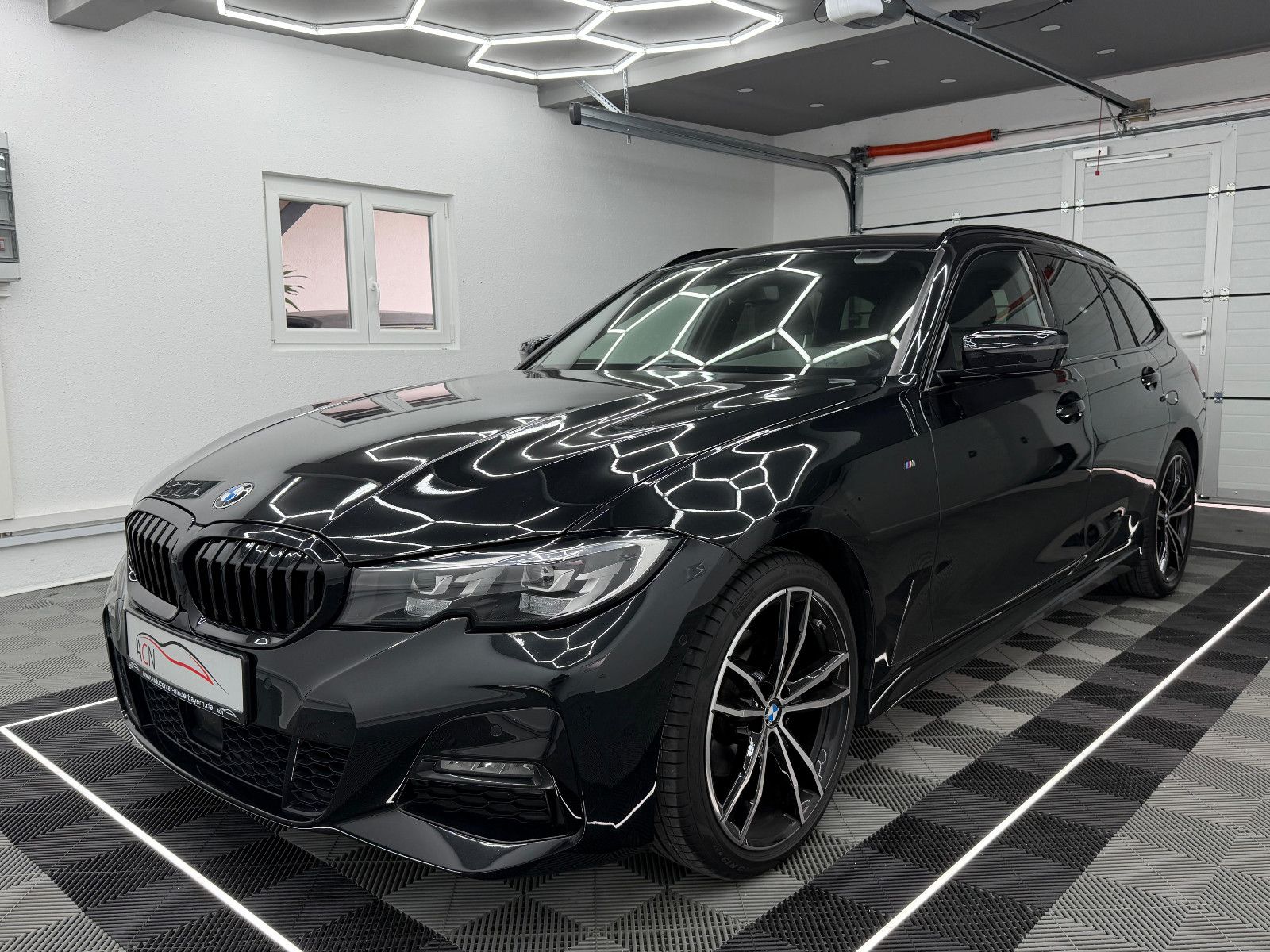 Fahrzeugabbildung BMW 320d xDrive M-SPORT/STZHG/AHK/DRIVING ASS+/DISPL