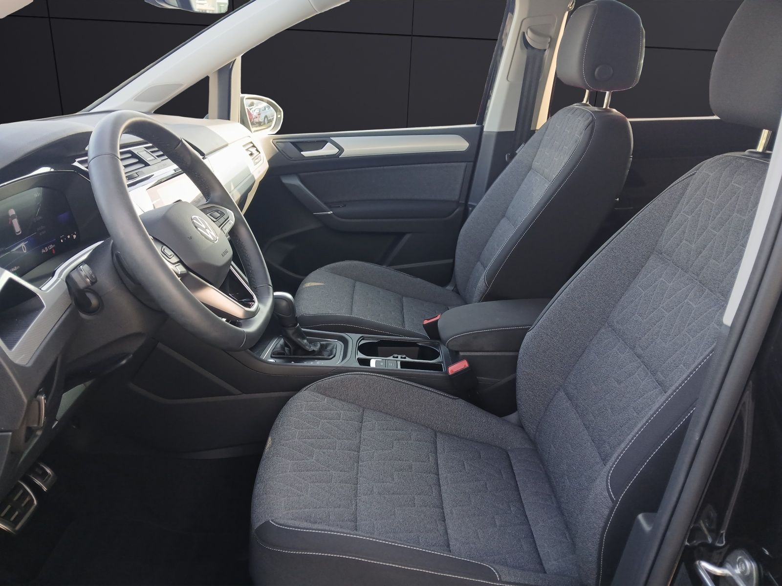 Fahrzeugabbildung Volkswagen Touran TSI Move DSG 7-Si Navi AID ACC PDC SH LM