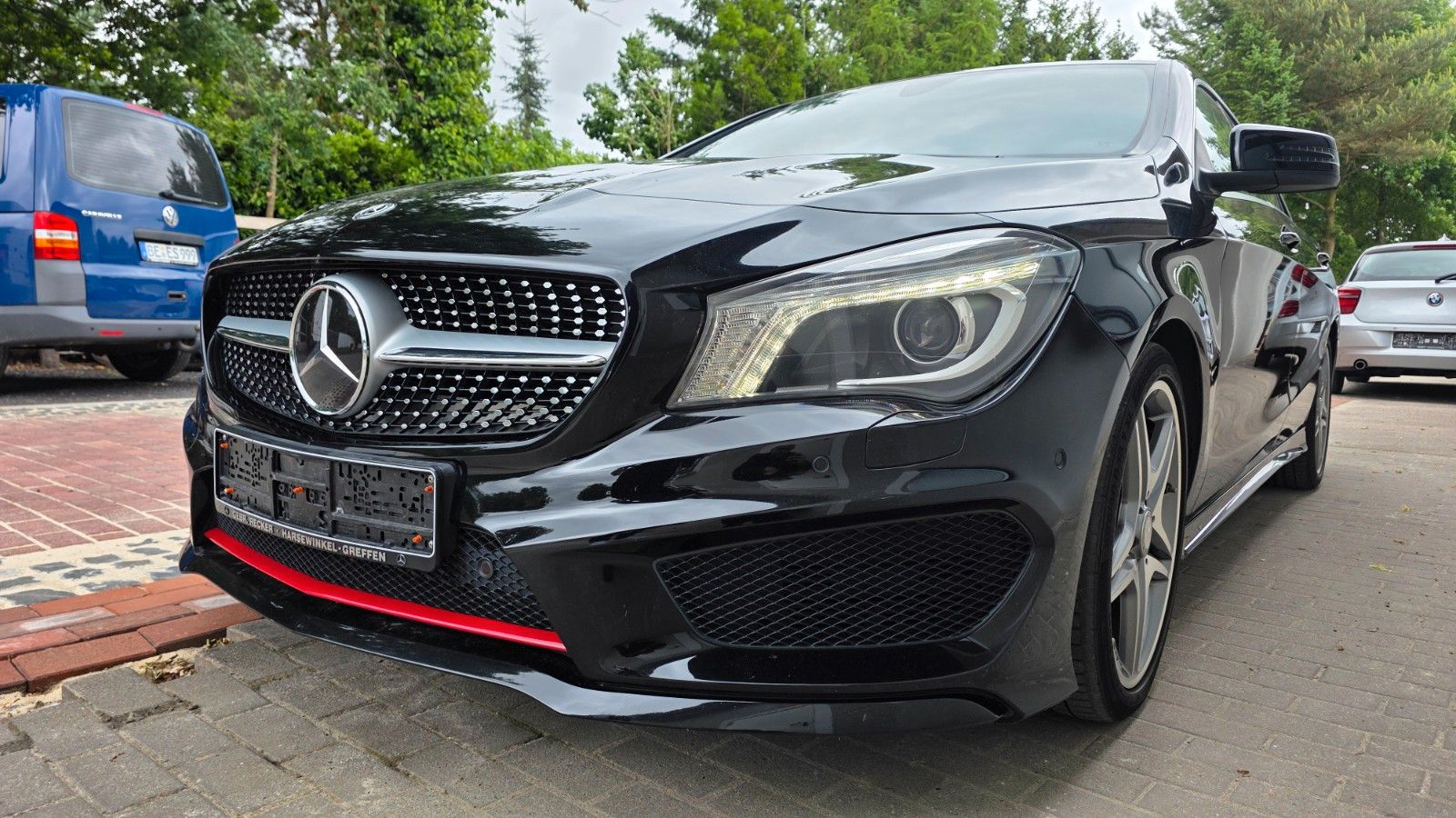 MERCEDES-BENZ CLA 180 AMG-Line Xenon Leder Navi