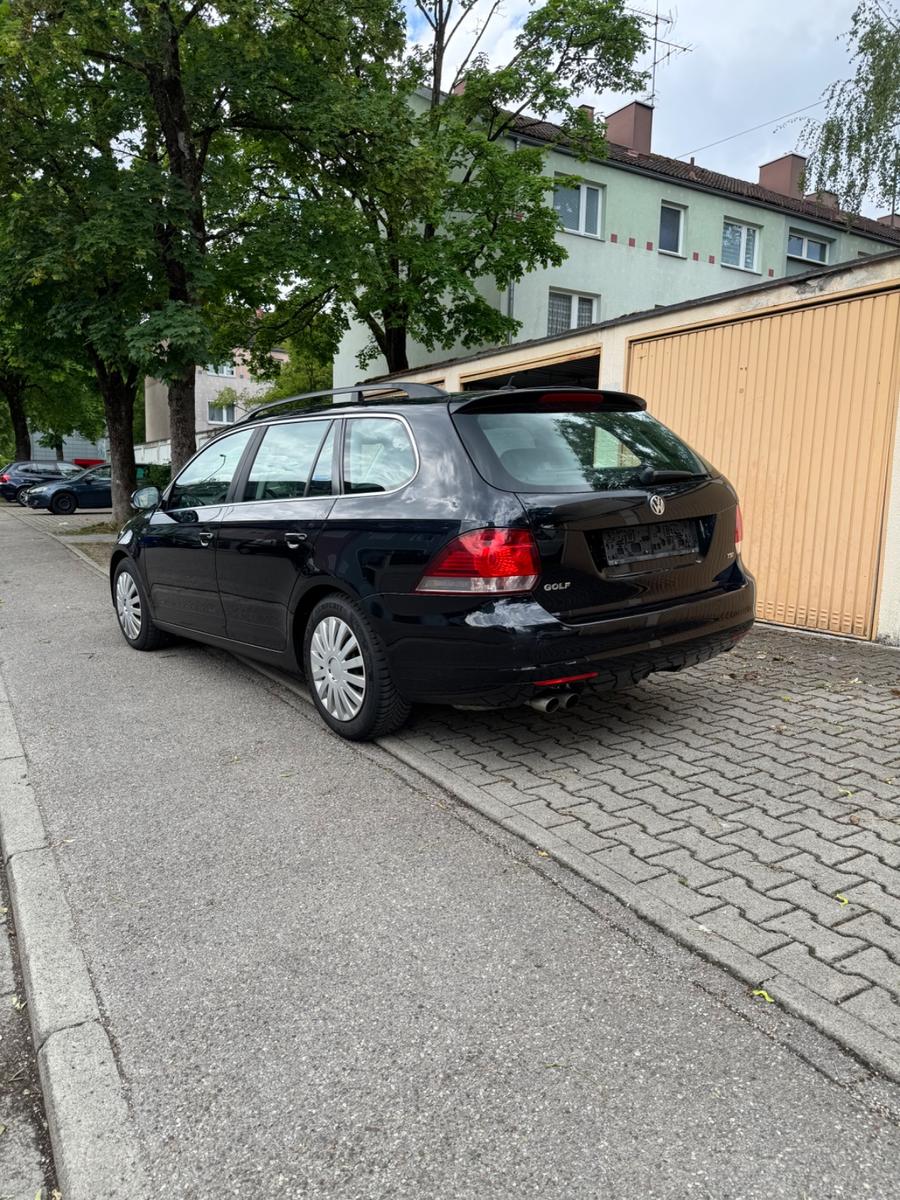Volkswagen Golf 2013 — салон