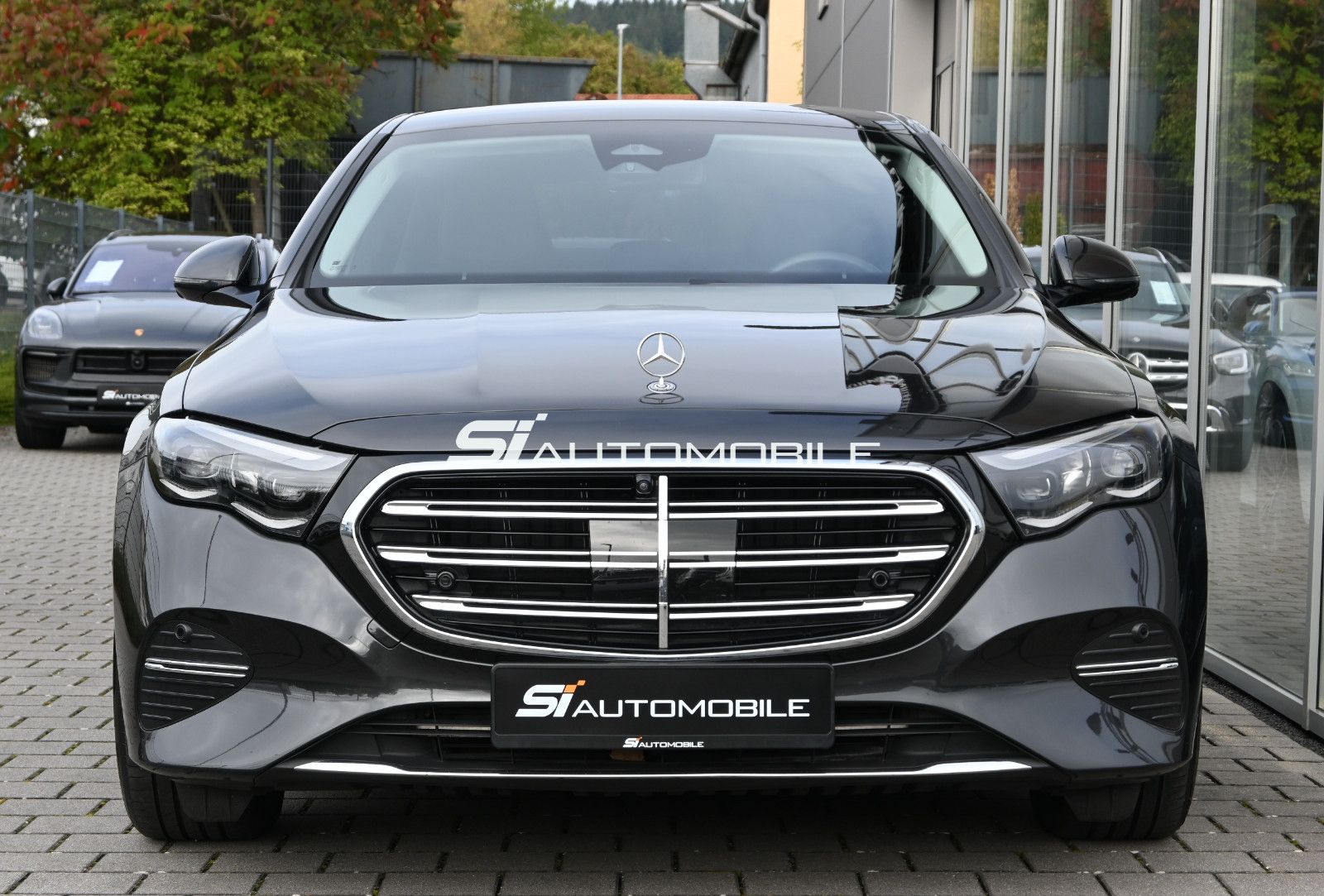 Fahrzeugabbildung Mercedes-Benz E 200 Lim. Exclusive Premium °ACC°AHK°BURMESTER°