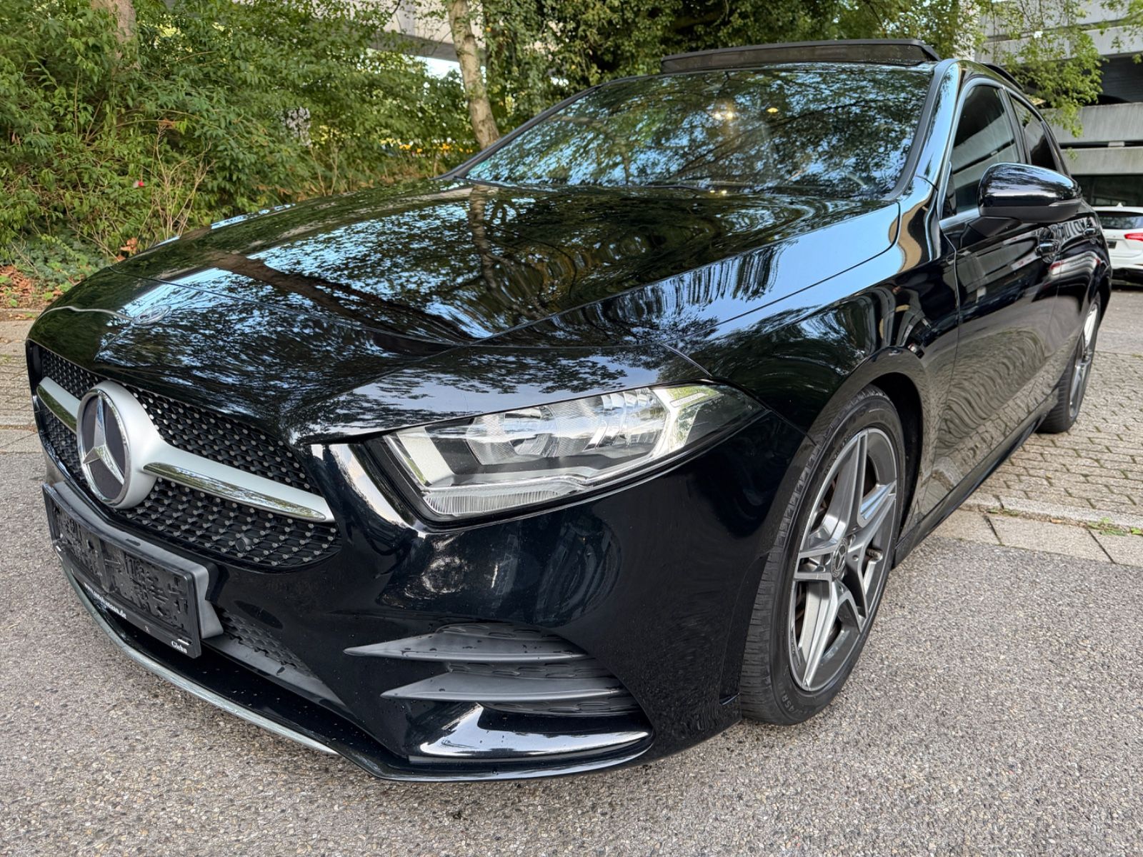 Mercedes-Benz A 200*AMG-Line* Panorama-Dach* classicrot