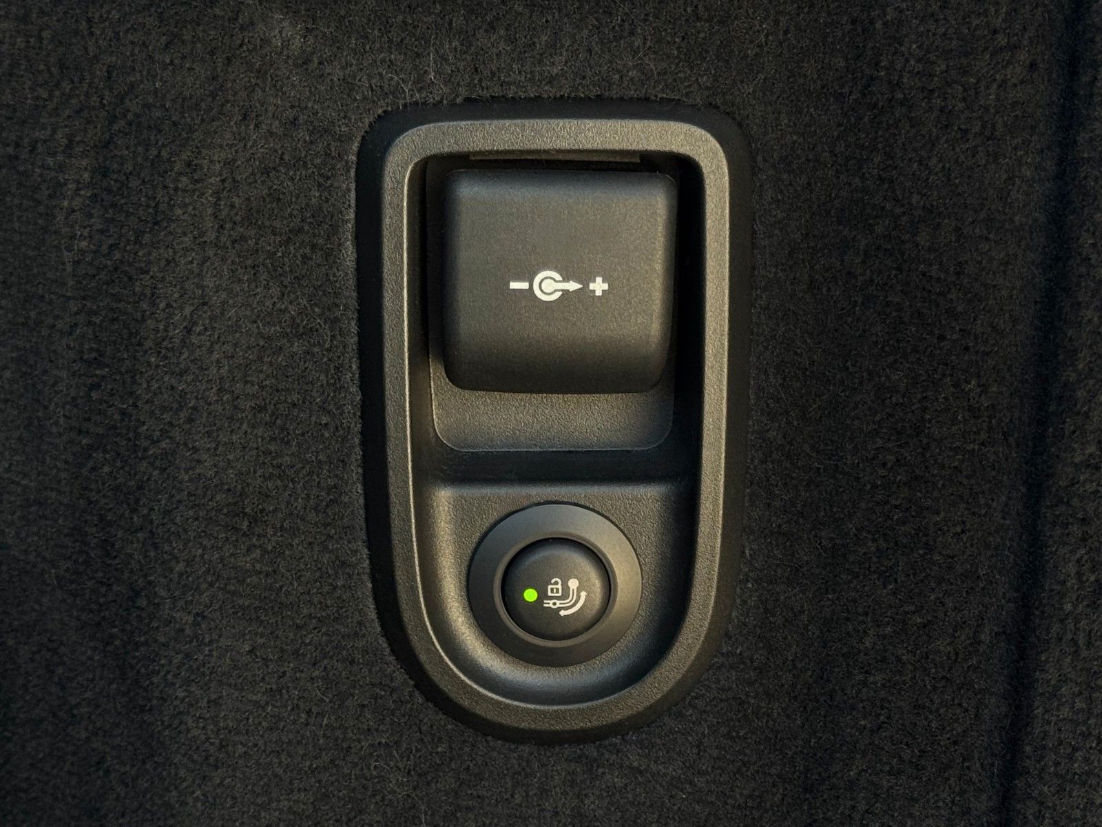 Fahrzeugabbildung BMW 520i Touring Luxury Line Pano Leder HiFi CAM AHK