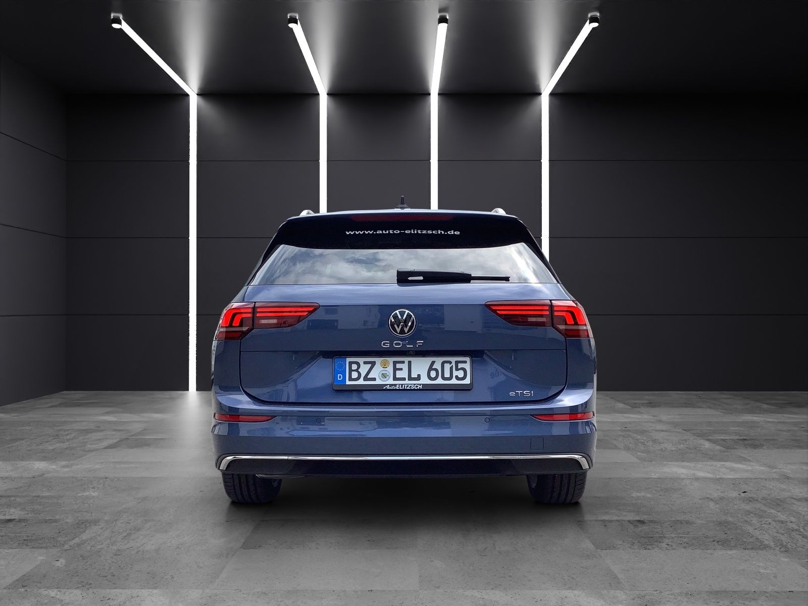 Fahrzeugabbildung Volkswagen Golf VIII Variant TSI Style AHK HuD PANO ACC 360
