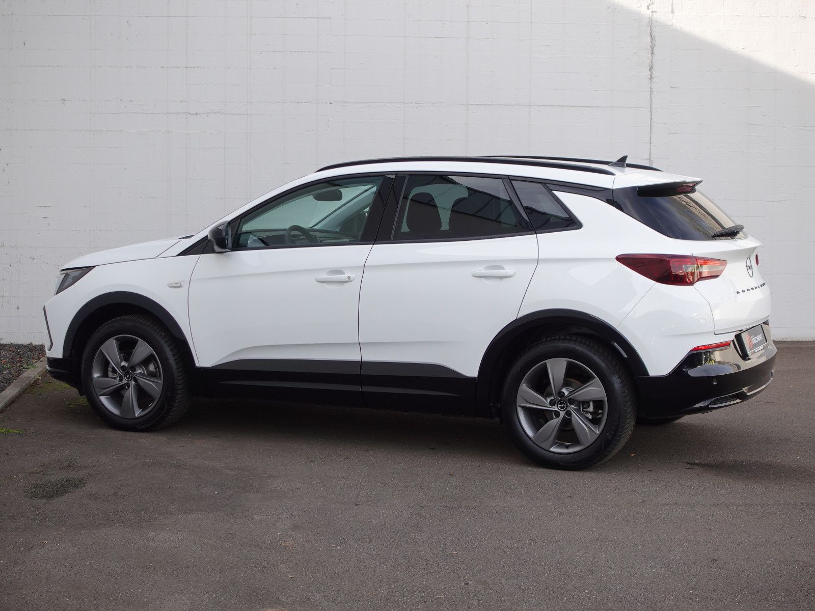 Fahrzeugabbildung Opel Grandland 1.2T AUTOMATIK,AHK,Navi,Kamera,Sitzhzg