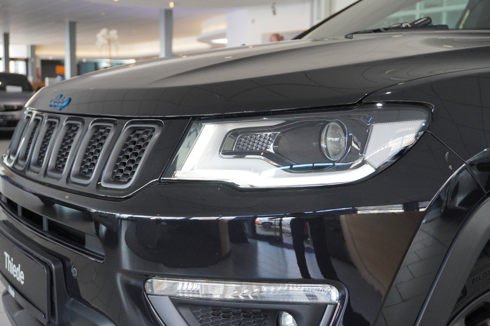 Fahrzeugabbildung Jeep Compass S 1.3T-GDI PHEV AWD SPORT NAVI/SH/KAMERA