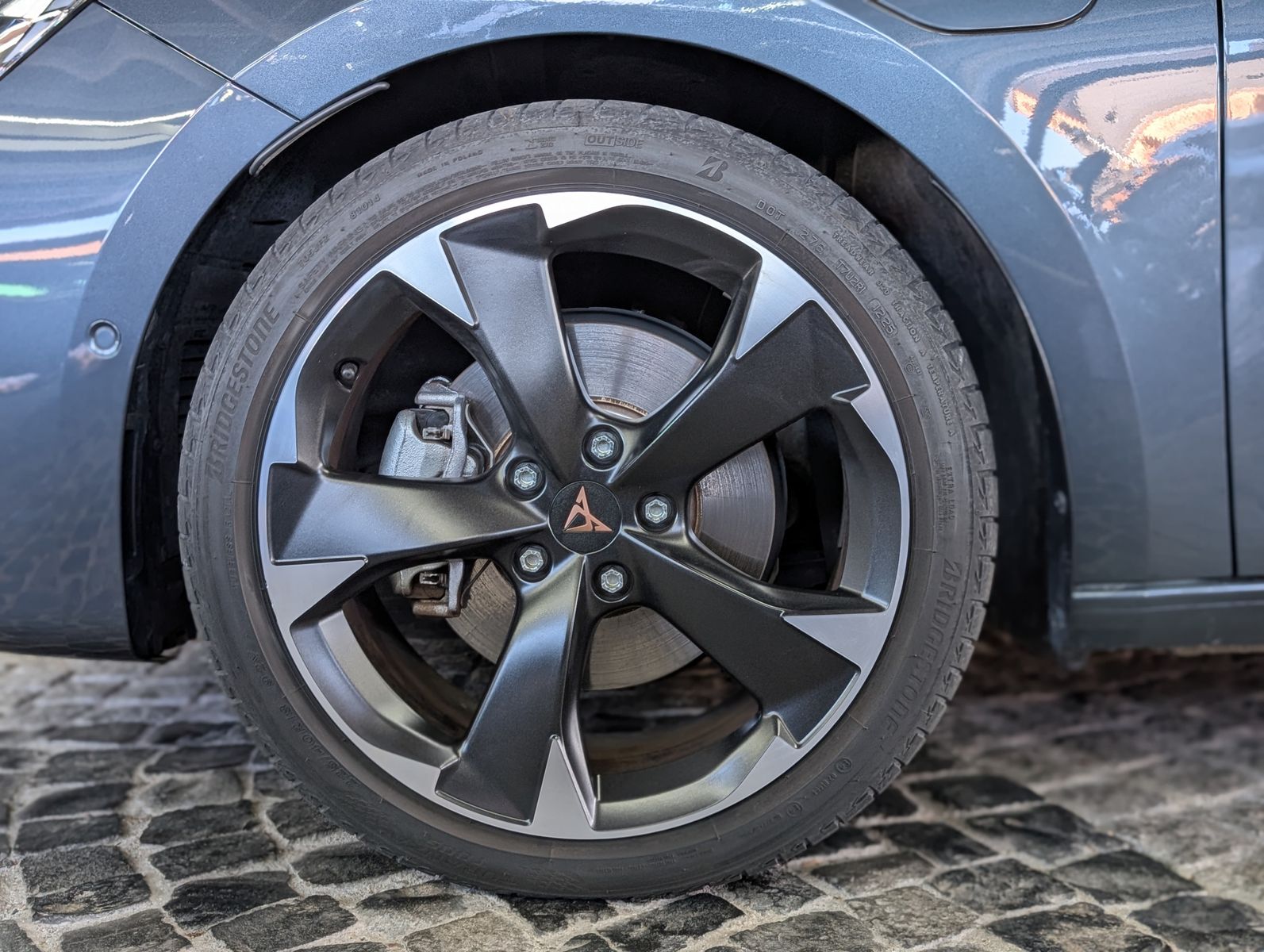 Fahrzeugabbildung CUPRA Leon 1.5 e-Hybrid PLUG-IN LED INTELIG-DRIVE EDGE