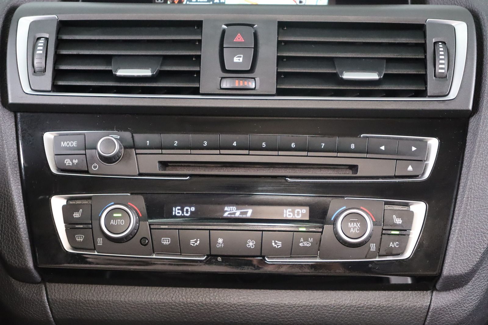 Fahrzeugabbildung BMW 220 i  * Xenon * Navi * Lenkradhzg. * Leder
