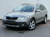 Skoda Octavia Combi Scout 4X4/AHK/PDC/Klima/ - Skoda Octavia aus 2012 mit Diesel-Antrieb: Kombi