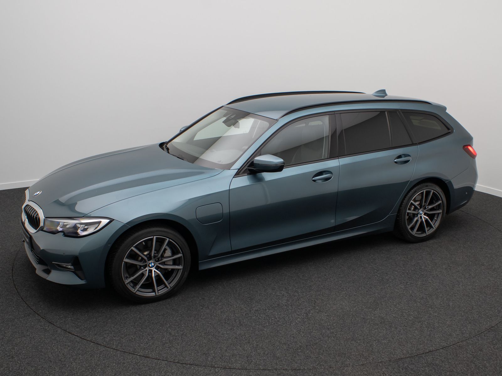 Fahrzeugabbildung BMW 330e xD SportLine Kamera DAB HiFi Stop&Go Komfor