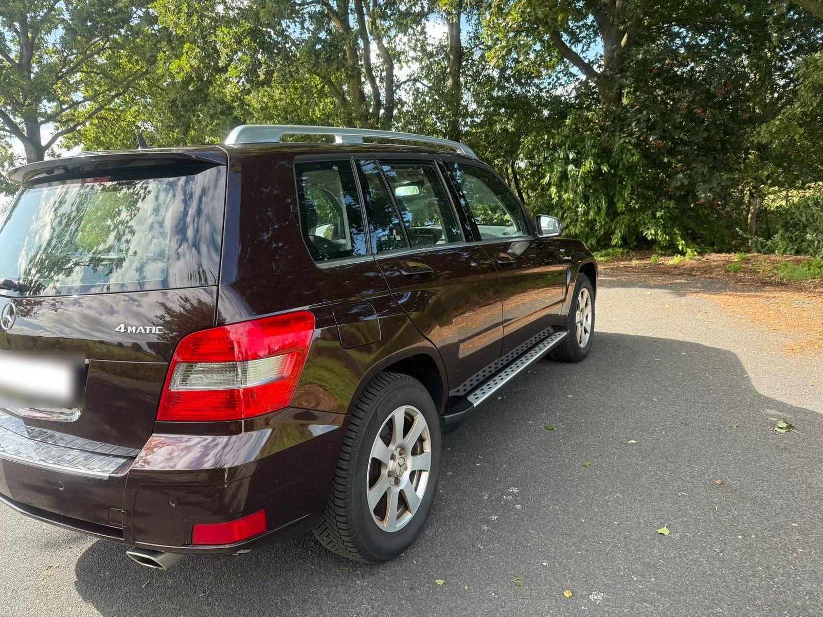 Mercedes-Benz GLK220 2011 — engine 170 HP (125kW)