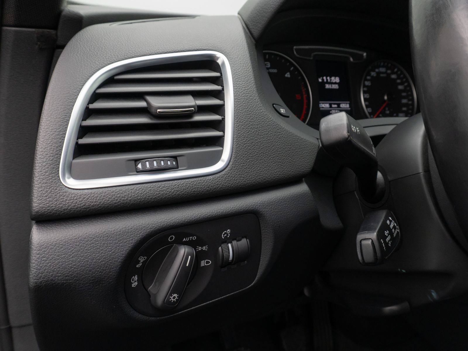 Fahrzeugabbildung Audi Q3 basis Sportsitz Xenon PDC Navi Multilenk Komf