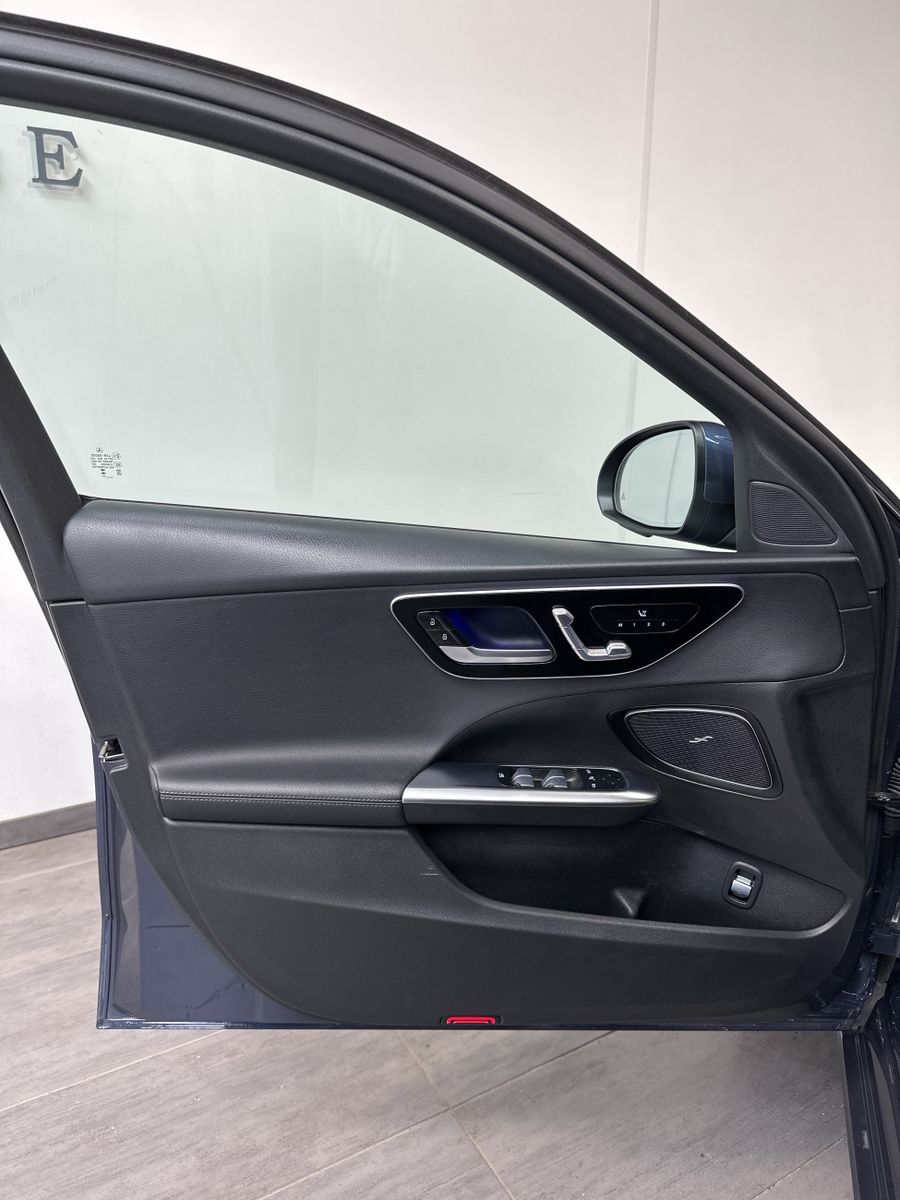 Fahrzeugabbildung Mercedes-Benz C 220d T 4Matic Avantgarde NAV+LED+ACC+PANORAMA