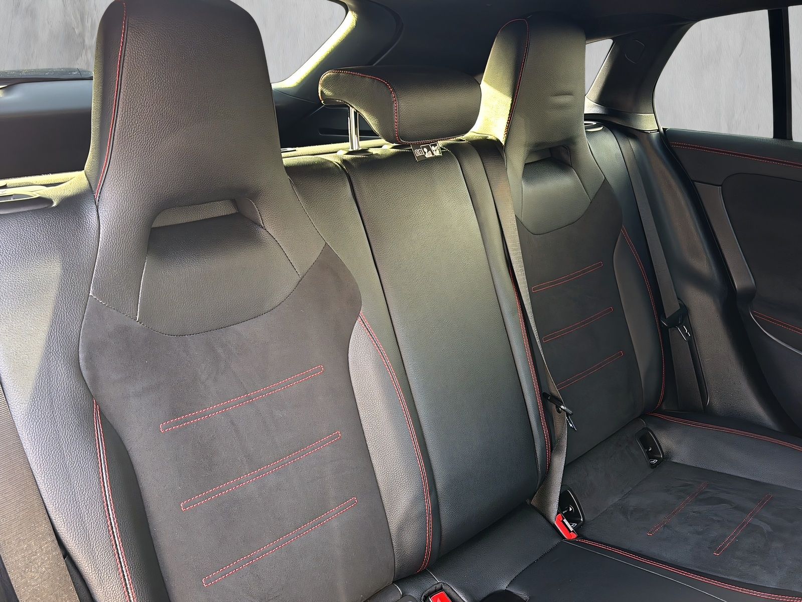 Fahrzeugabbildung Mercedes-Benz CLA 200 Shooting Brake AMG LINE NIGHT LED DSC