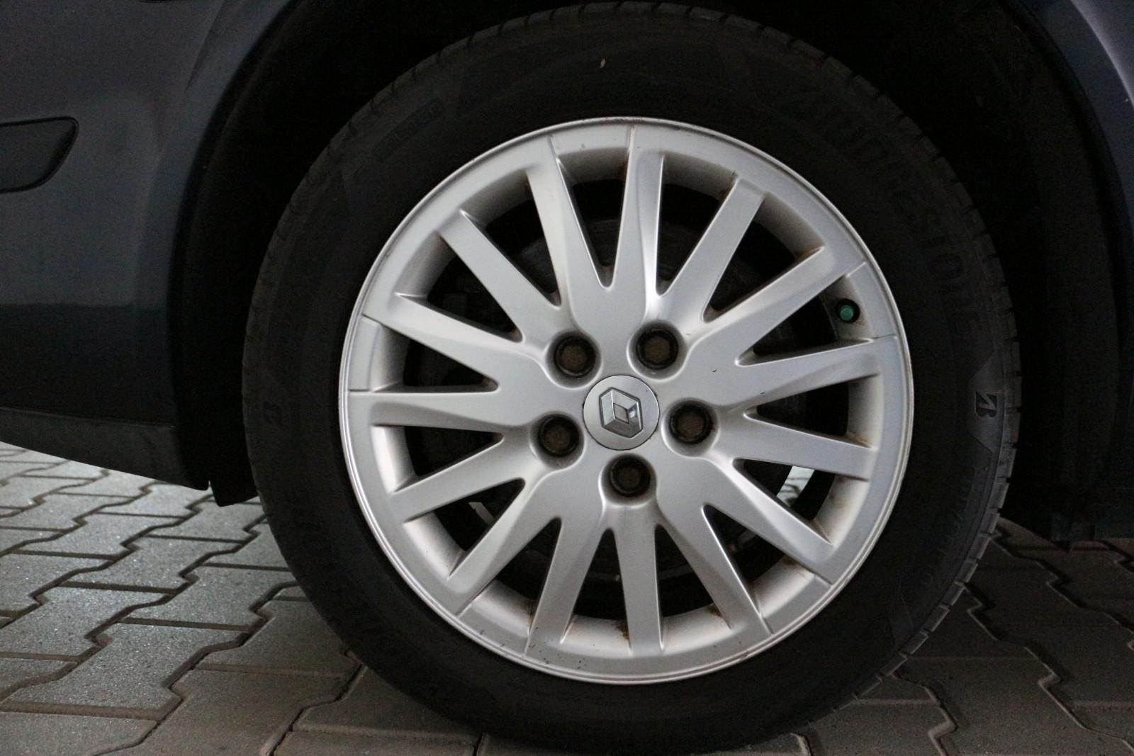 Renault Laguna 2006 — photo 32
