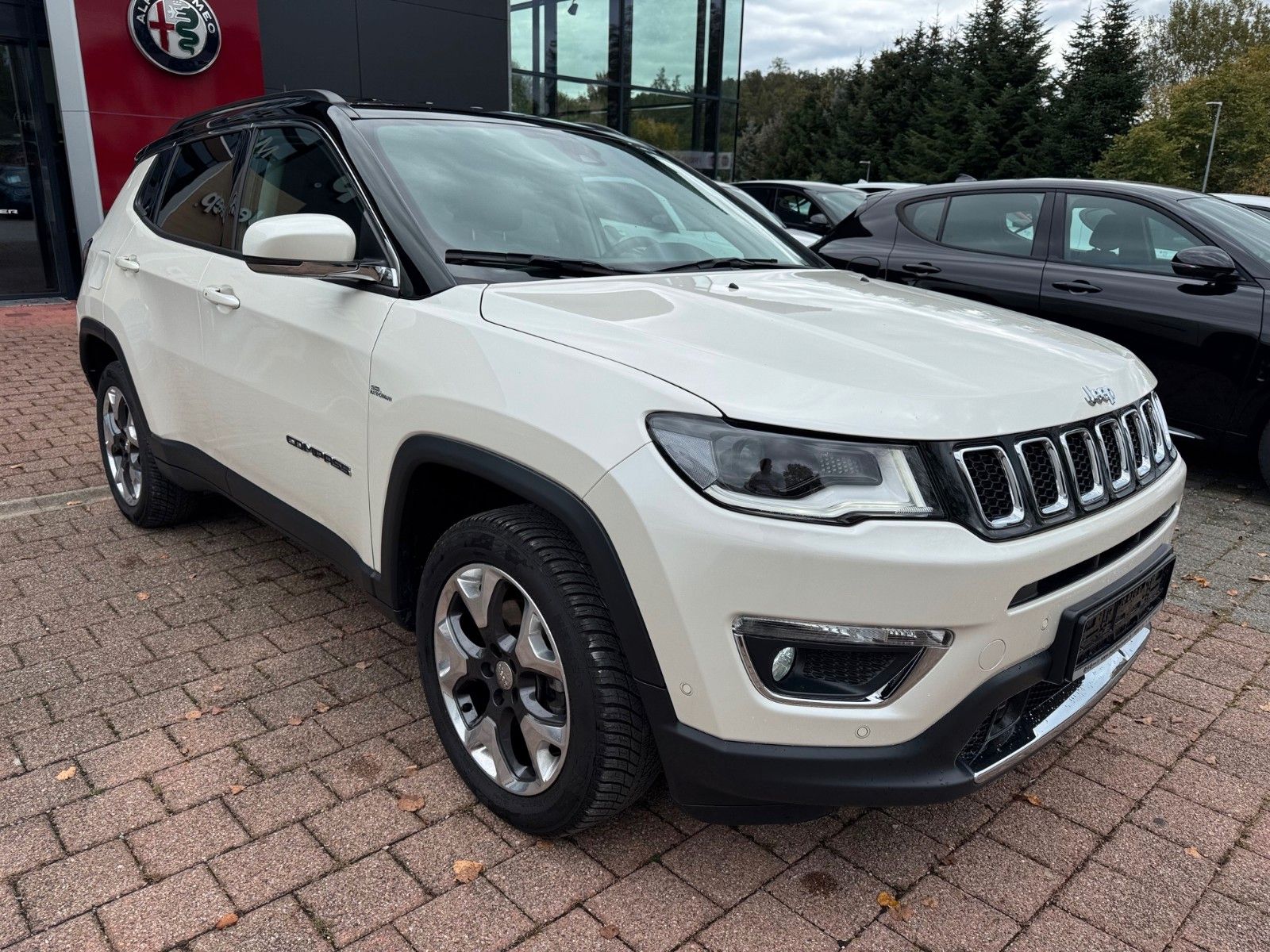 Fahrzeugabbildung Jeep Compass Limited 1,4L 4x4 NAVI BEATS KAMERA AHK