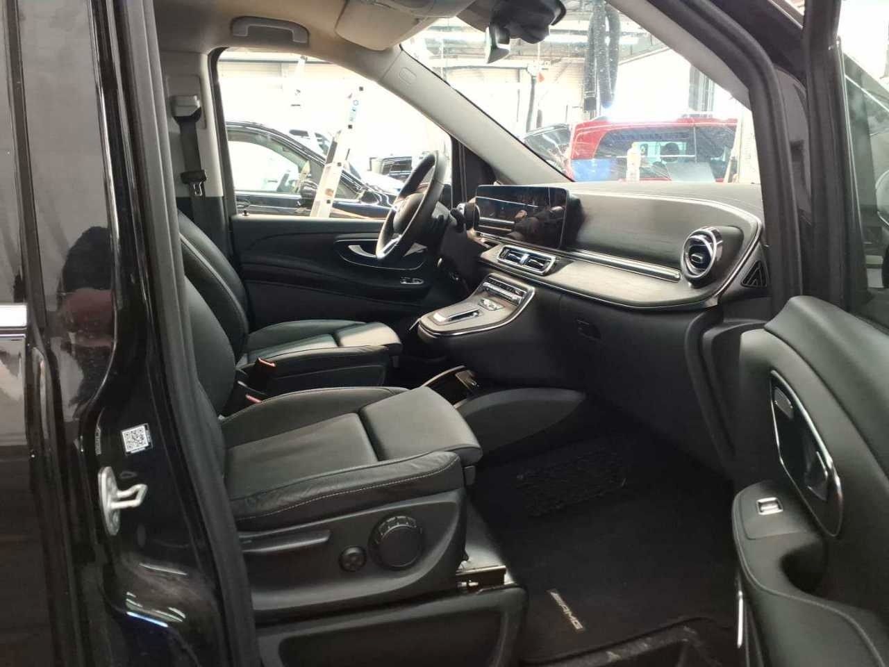 Fahrzeugabbildung Mercedes-Benz V 250 d AVA AMG AHK 2,5to DISTRONIC AIRMATIC