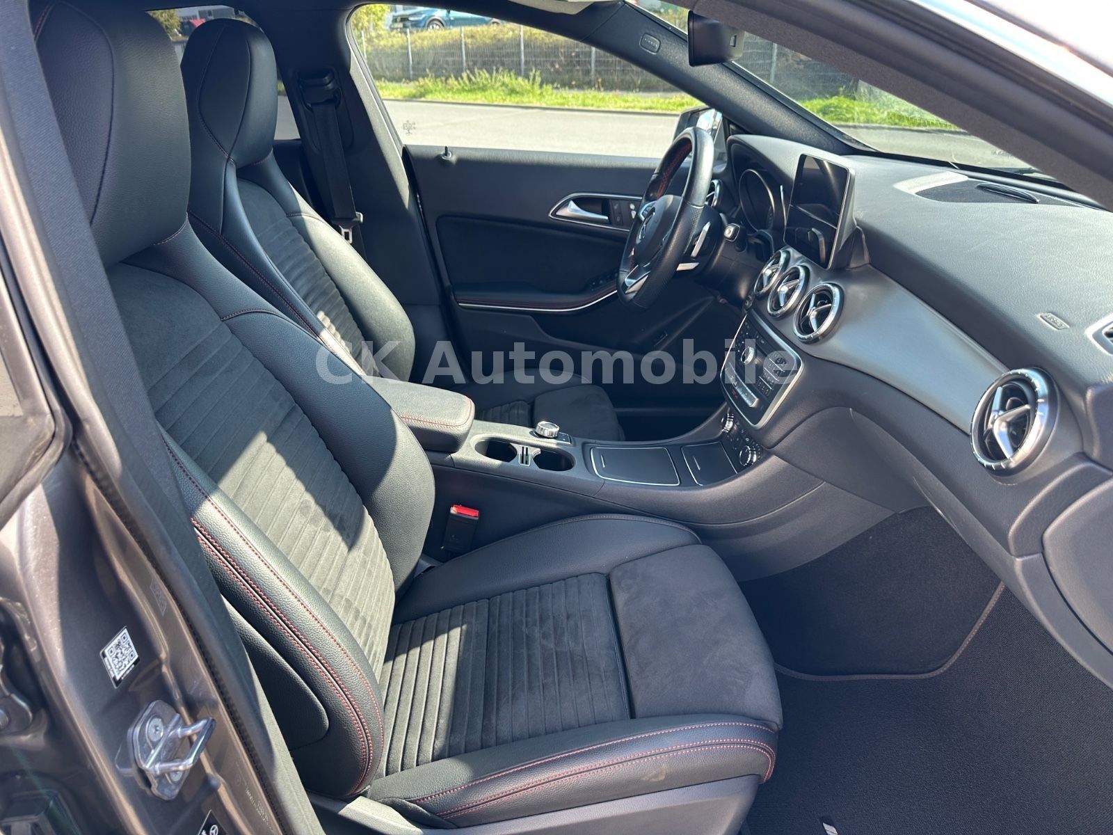 Fahrzeugabbildung Mercedes-Benz CLA 250 Shooting Brake AMG-Line/Navi/LED/ACC/Kam