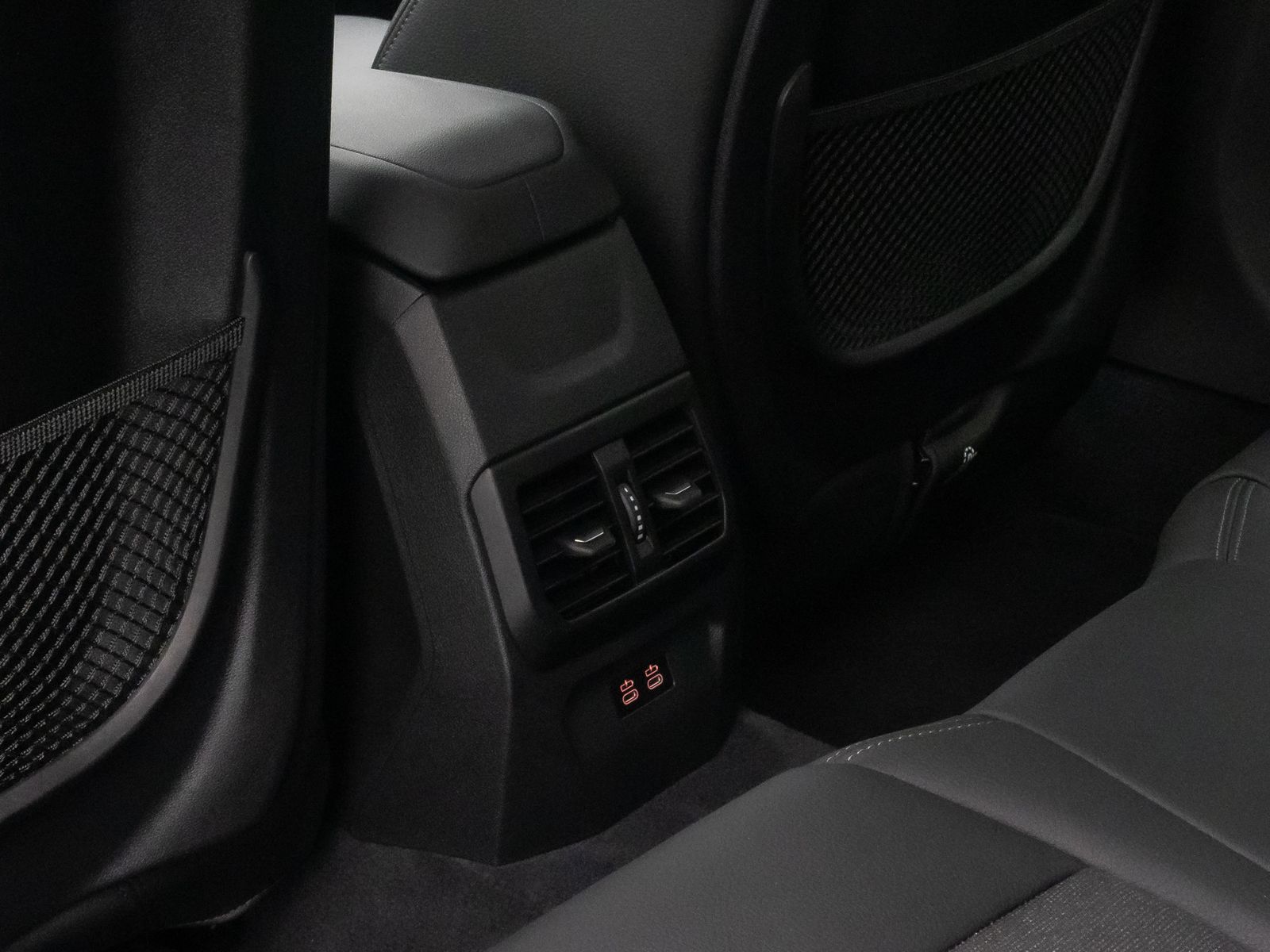 Fahrzeugabbildung BMW 218 Gran Coup&eacute; HUD DAB H/K Komfort Sport Leder