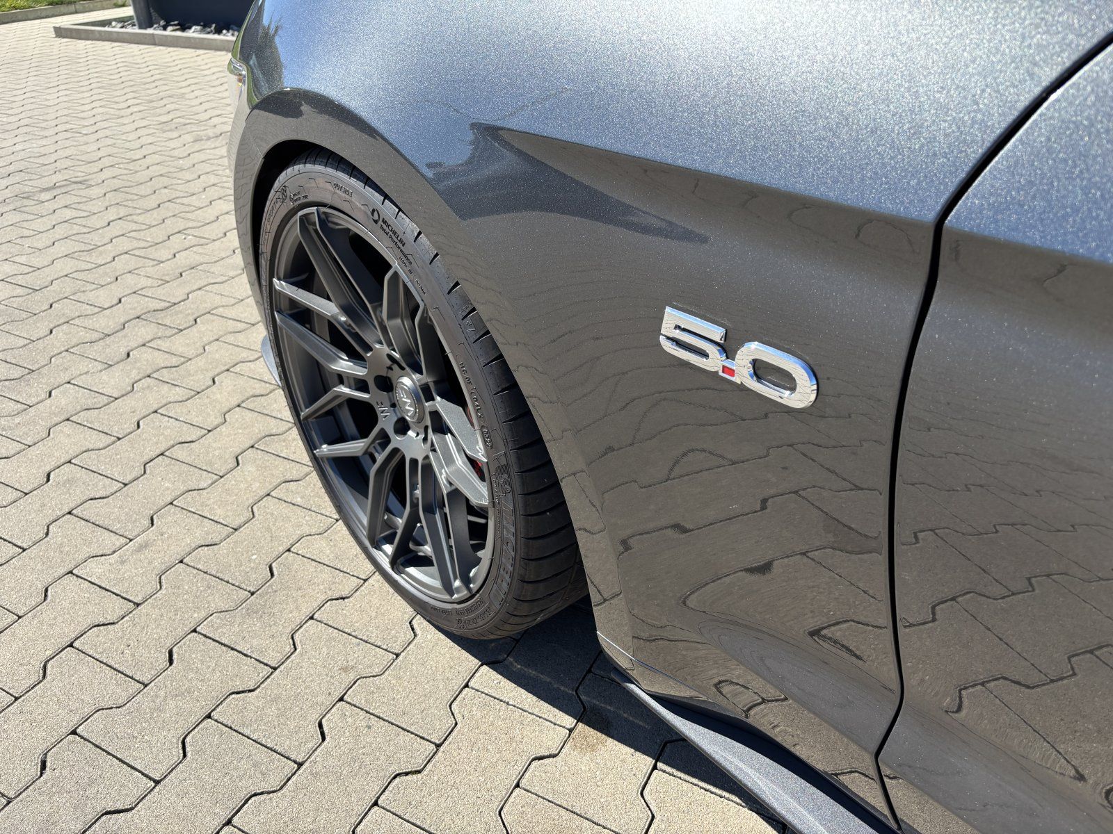 Ford Mustang (GT 5.0 Fastback 20Zoll/KW-V3/COC/SYNC3)