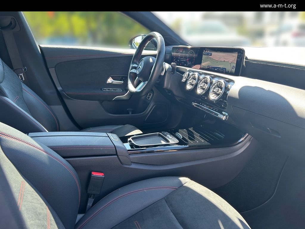 MERCEDES-BENZ CLA 200 Shooting Brake