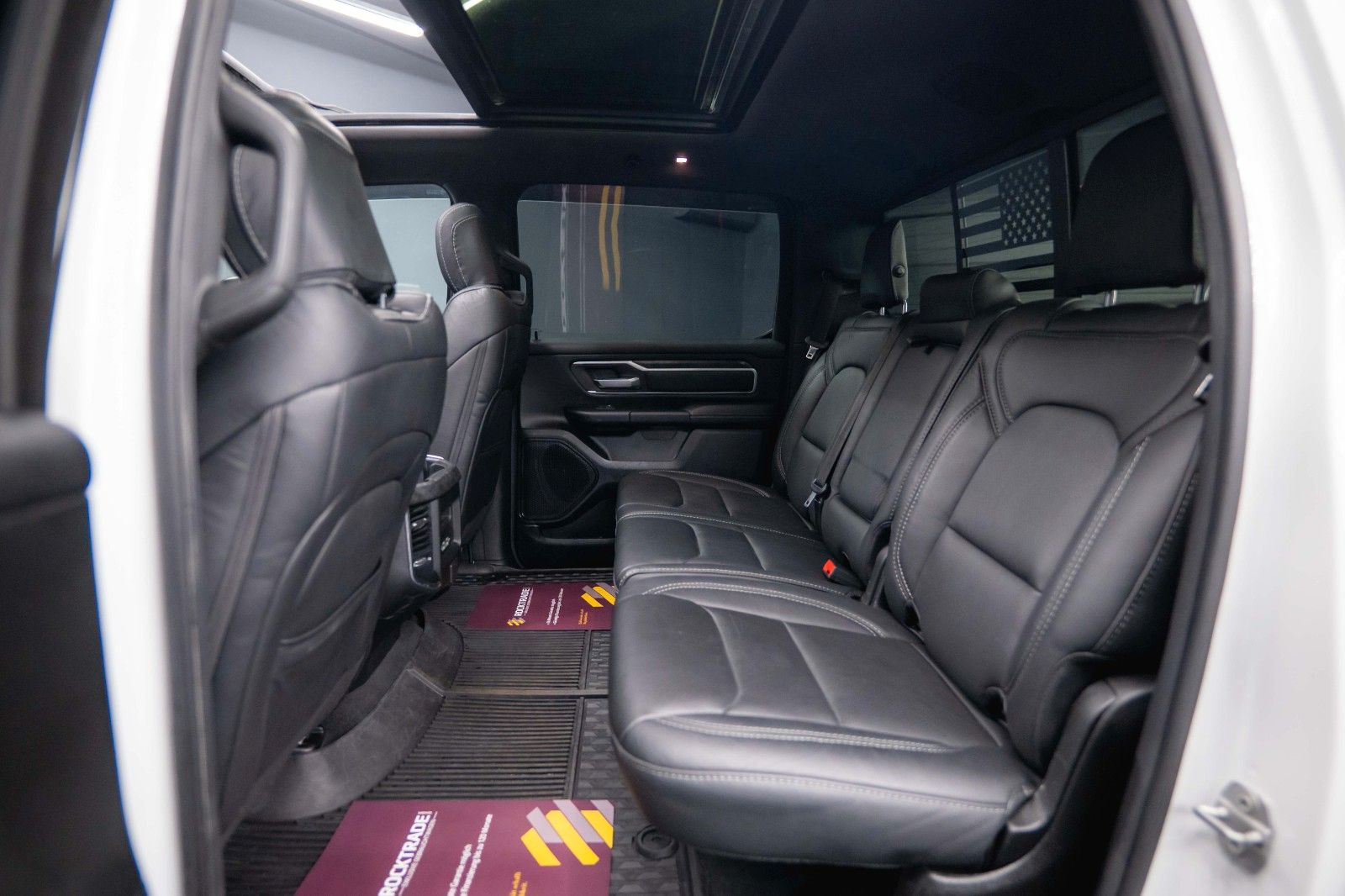 Fahrzeugabbildung Dodge RAM 5.7 V8 HEMI 4x4 OFFROAD Night-Paket *PANO*