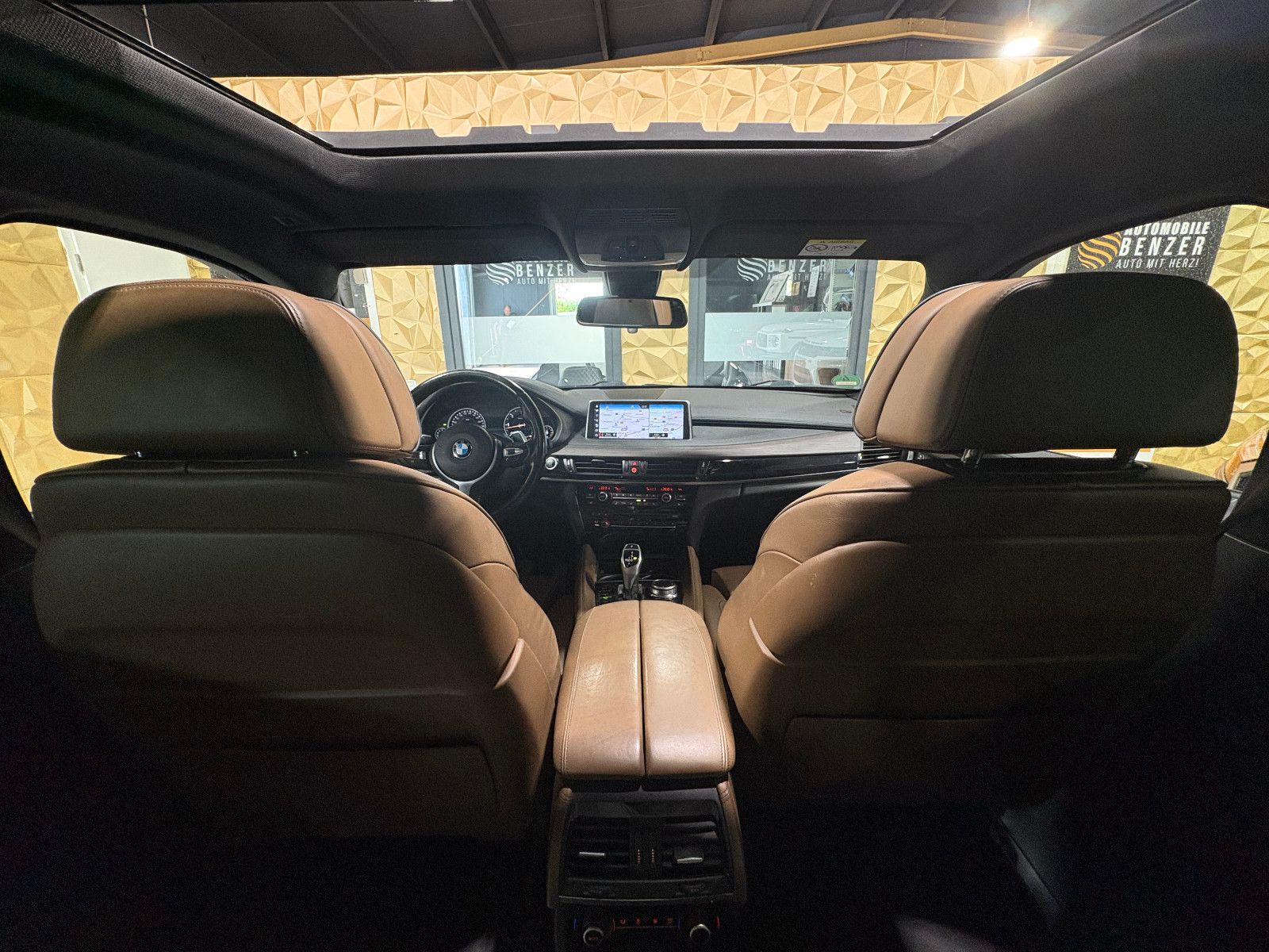 Fahrzeugabbildung BMW X6 xDrive 30 d/360°/PANO/HEAD-UP/NAVI/MEMORY/SHZ